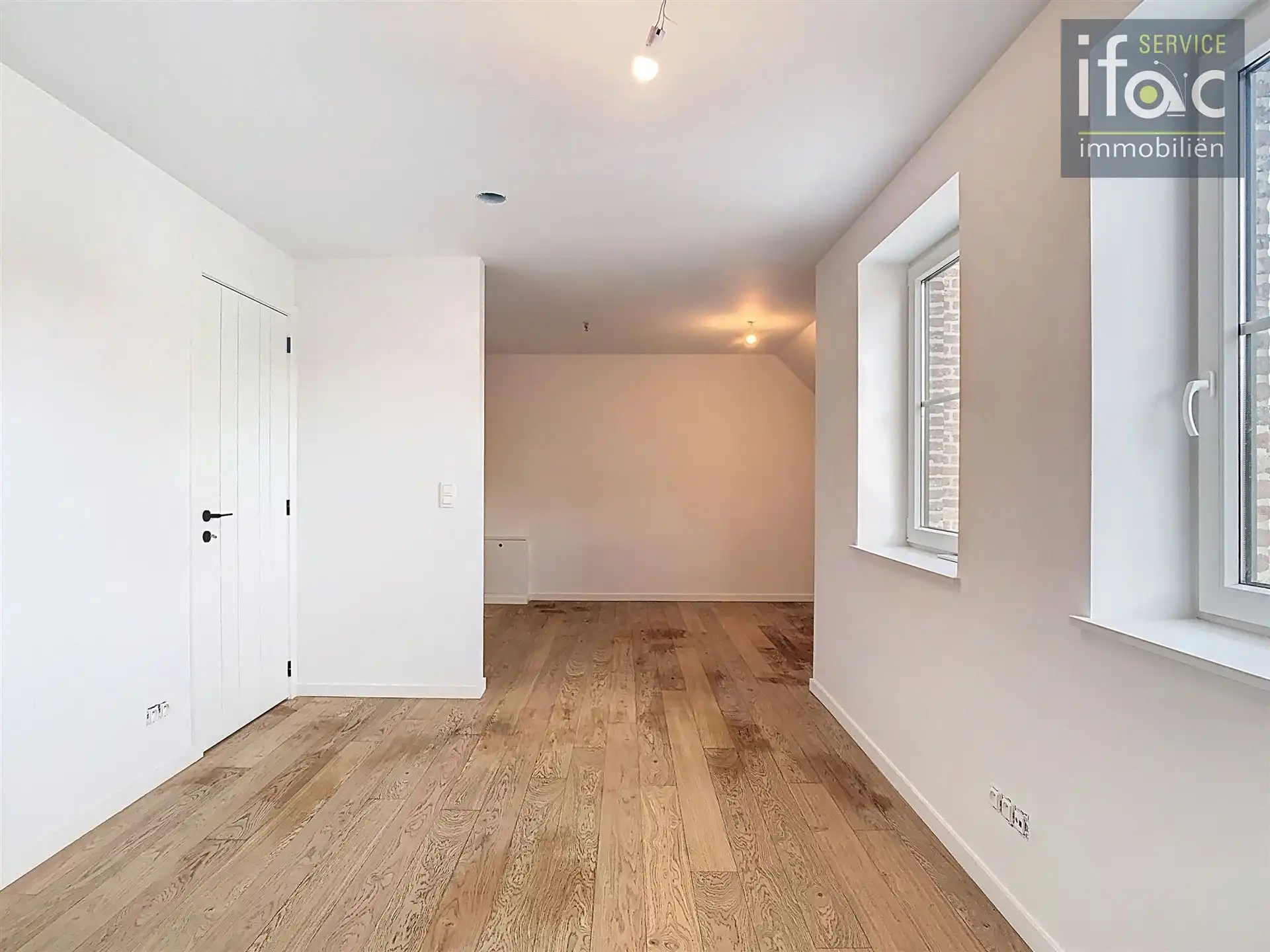 Nieuwbouwwoning met 4 slaapkamers, 2 badkamers en tuin. foto 14