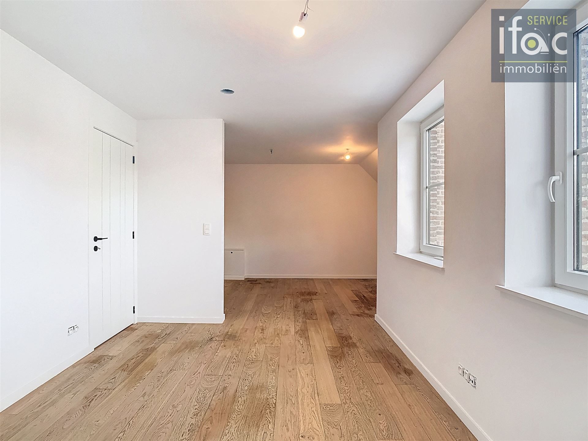 Nieuwbouwwoning met 4 slaapkamers, 2 badkamers en tuin. foto 14