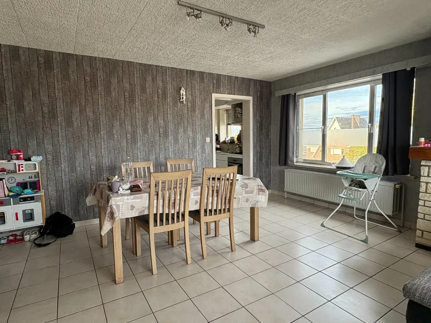 Appartement te koop op de 3e verdieping in Harelbeke met 3 slaapkamers foto 2