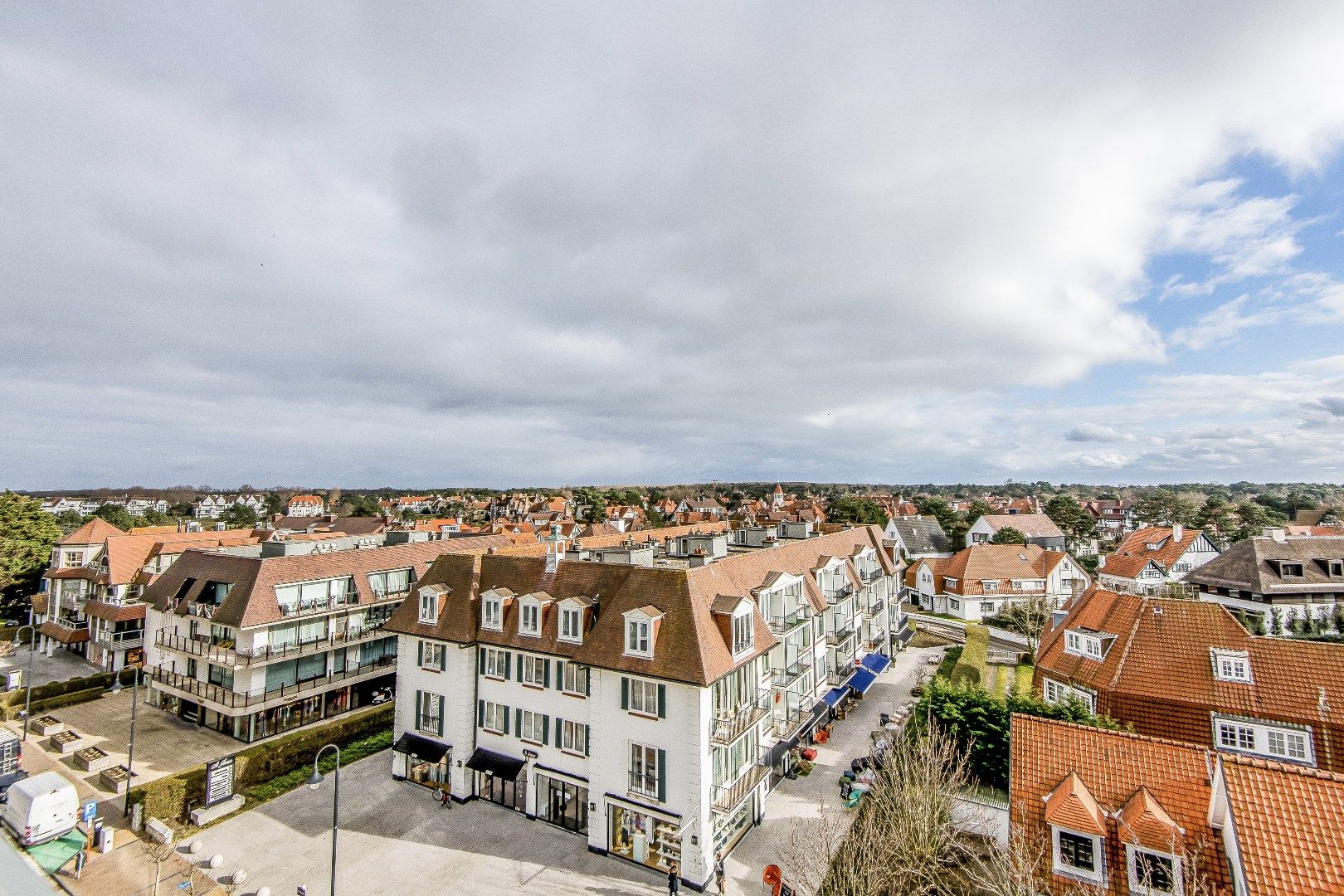 Zeer recent appartement met 1 slaapkamer gelegen op de Kustlaan met prachtig zicht over de villa's van het Zoute.  foto 12
