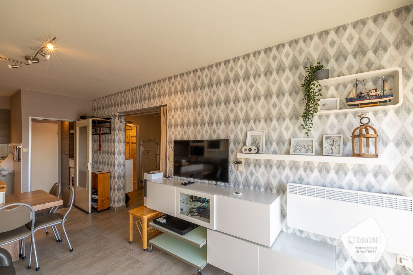 Prachtig vernieuwde studio met afzonderlijke slaaphoek te koop foto 9
