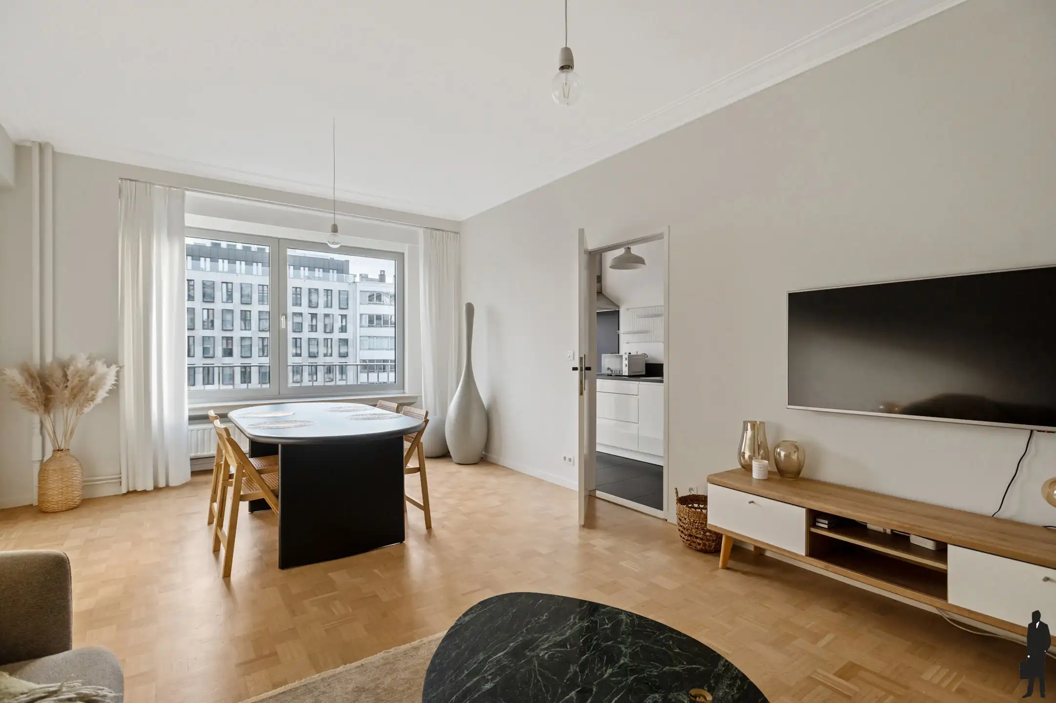 Centraal instapklaar appartement met spectaculair uitzicht foto 2