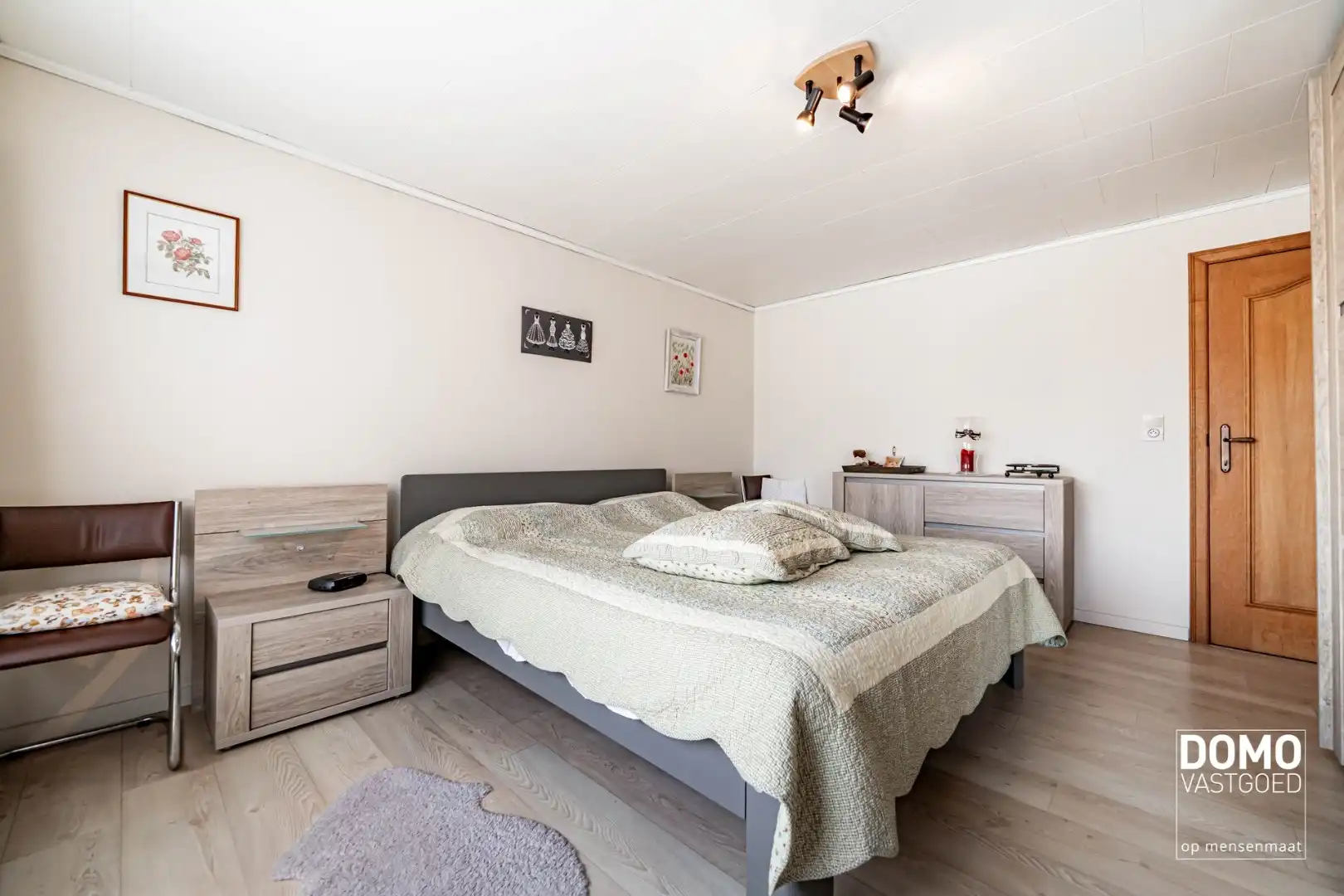 GERENOVEERDE, INSTAPKLARE GEZINSWONING MET 4 SLAAPKAMERS TE TUILT foto 12