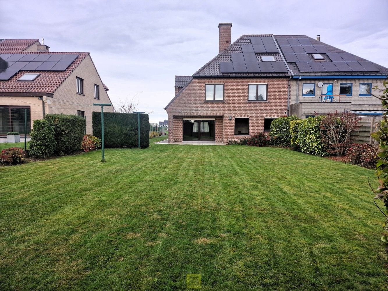 Degelijke halfopen bebouwing, rustig gelegen! foto 31