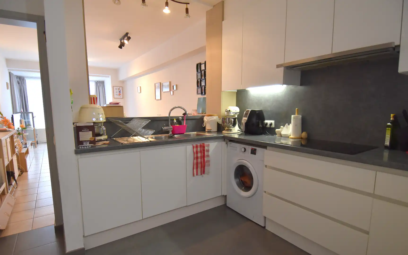Interessant opbrengsteigendom met 6 appartementen te koop in Heule foto 2