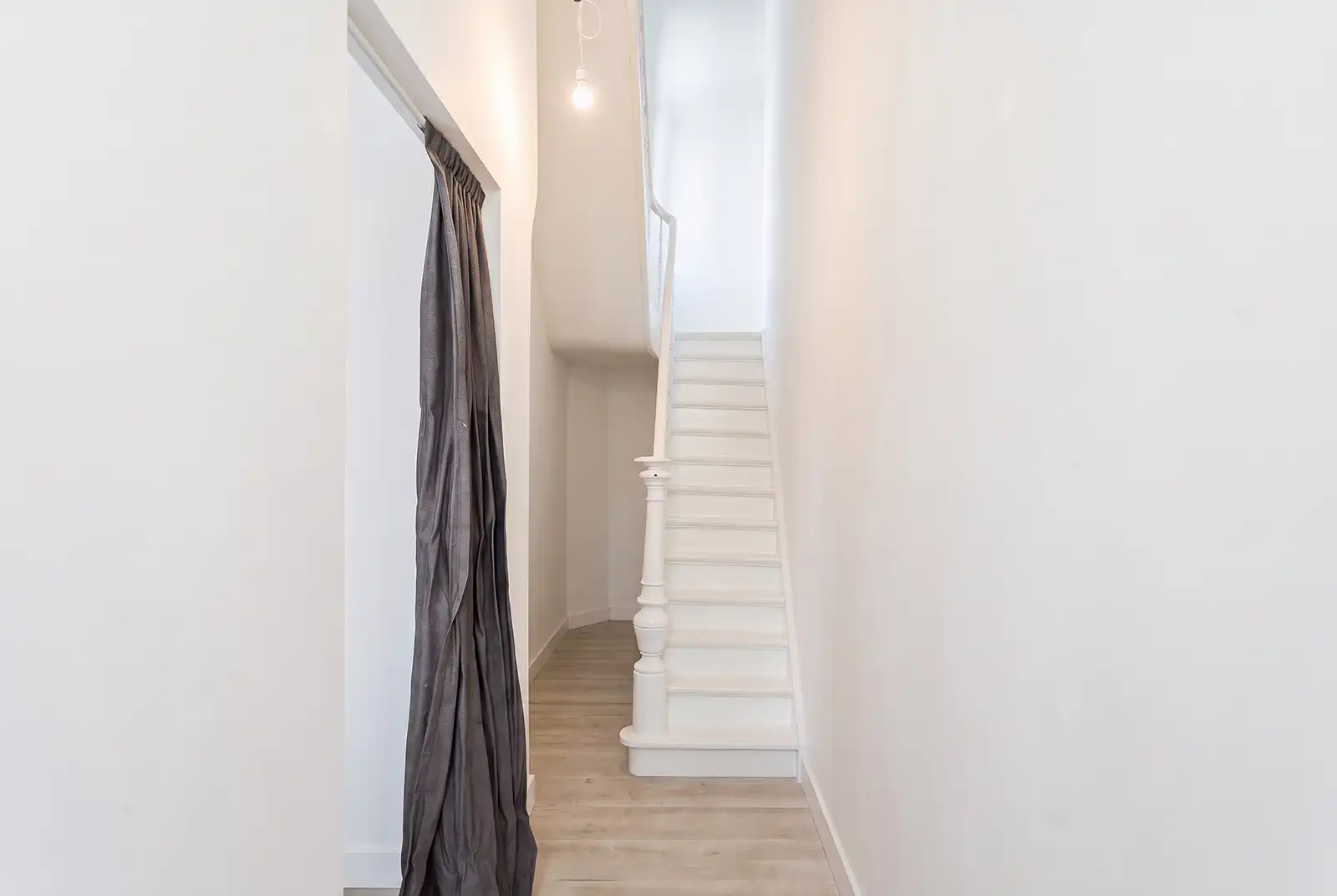 Te renoveren woning met charmante gevel en 3 slaapkamers foto 2