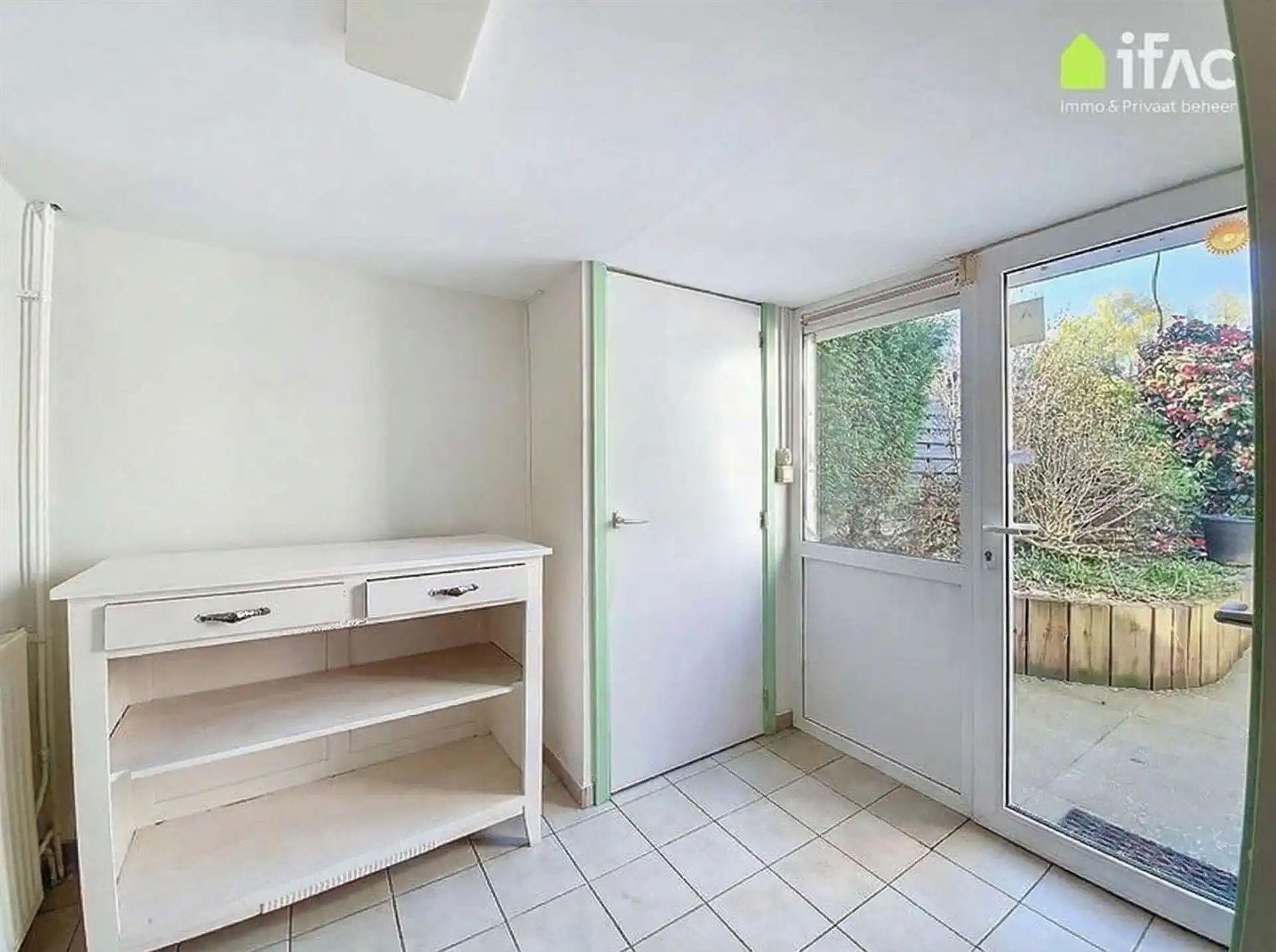 Rustig gelegen villa met atelier ±60m² op 10,25a foto 9