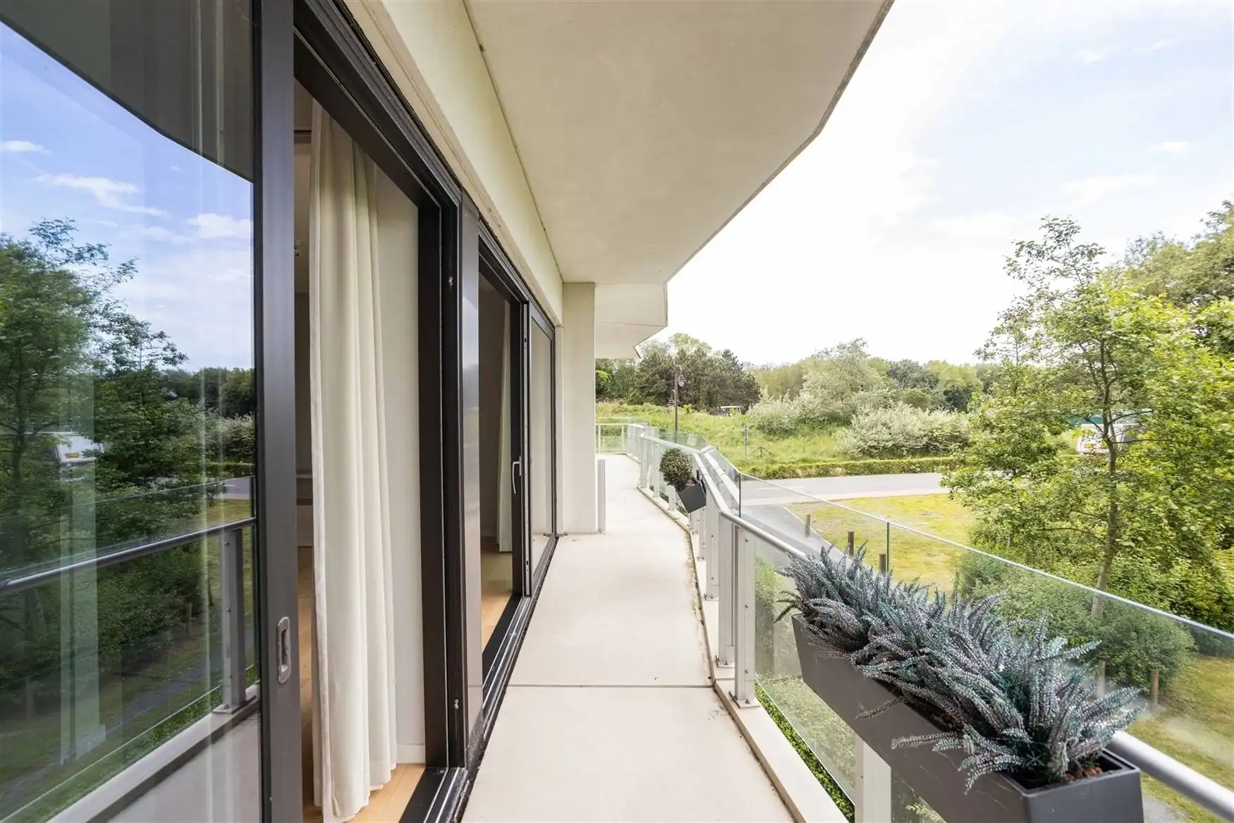 Lichtrijke assistentieflat (inclusief autoplaats) foto {{pictureIndex}}