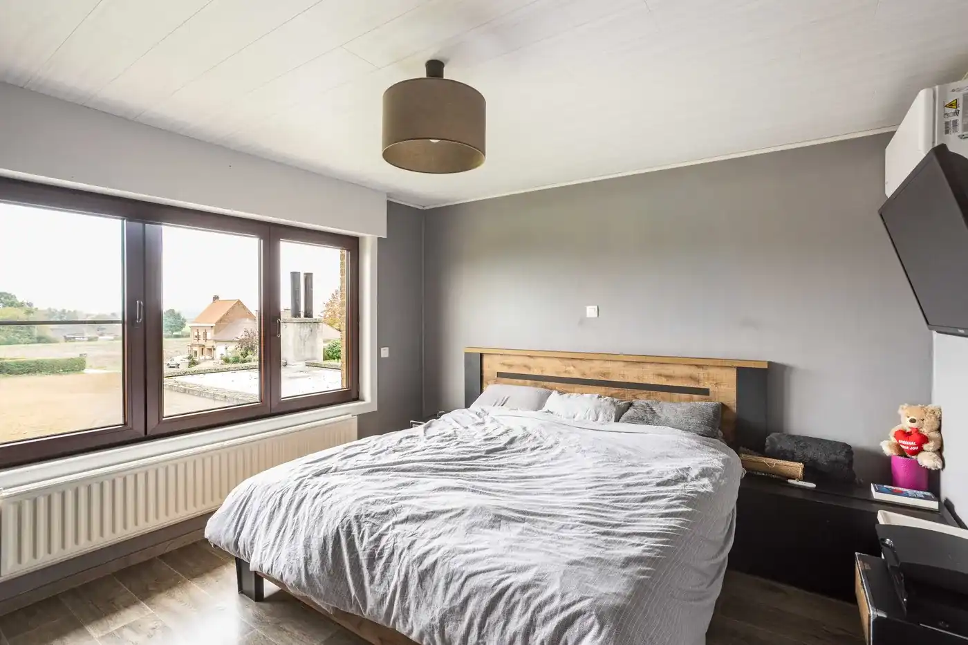 Gezellige gezinswoning met 3 slaapkamers, inpandige garage en zongerichte tuin in Sint-Denijs! foto 12