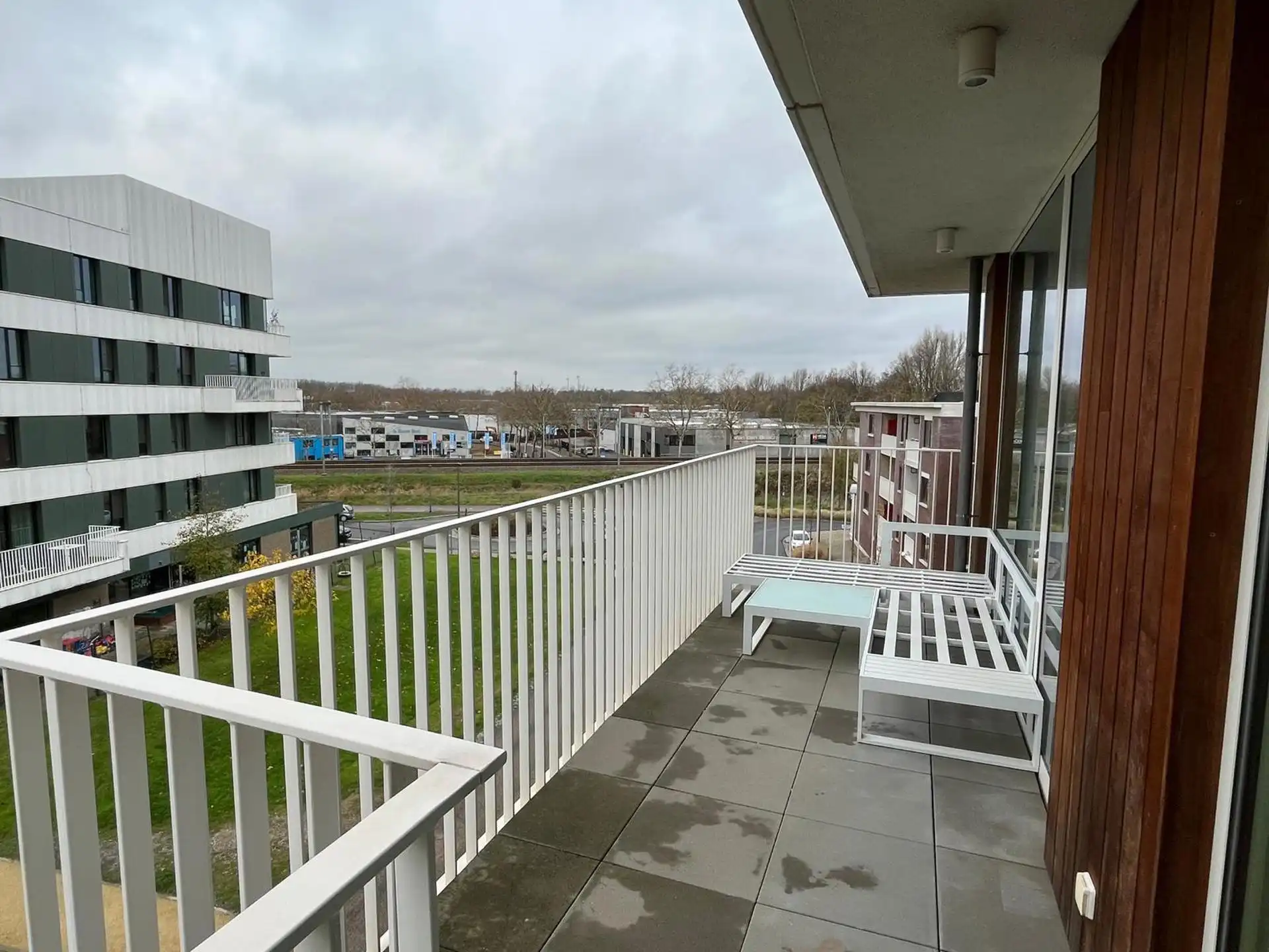 Prachtig twee-slaapkamerappartement mét parking en terras. foto 6