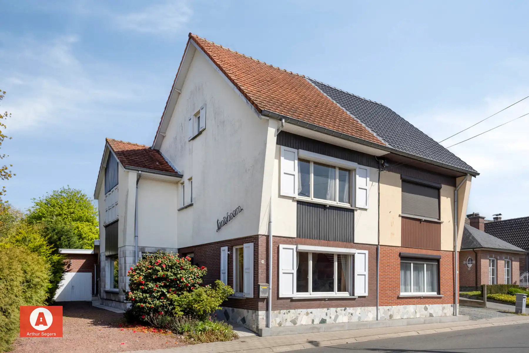 Te renoveren woning met 3 slpk op toplocatie in Malderen foto 3