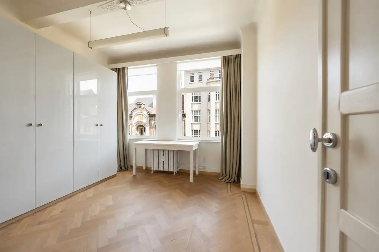 Energiezuinig (EPC B) en hoogwaardig gerenoveerd art-decoappartement met 2 slaapkamers, terras en gelijkvloerse polyvalente ruimte op absolute toplocatie aan ’t Groen Kwartier foto 25