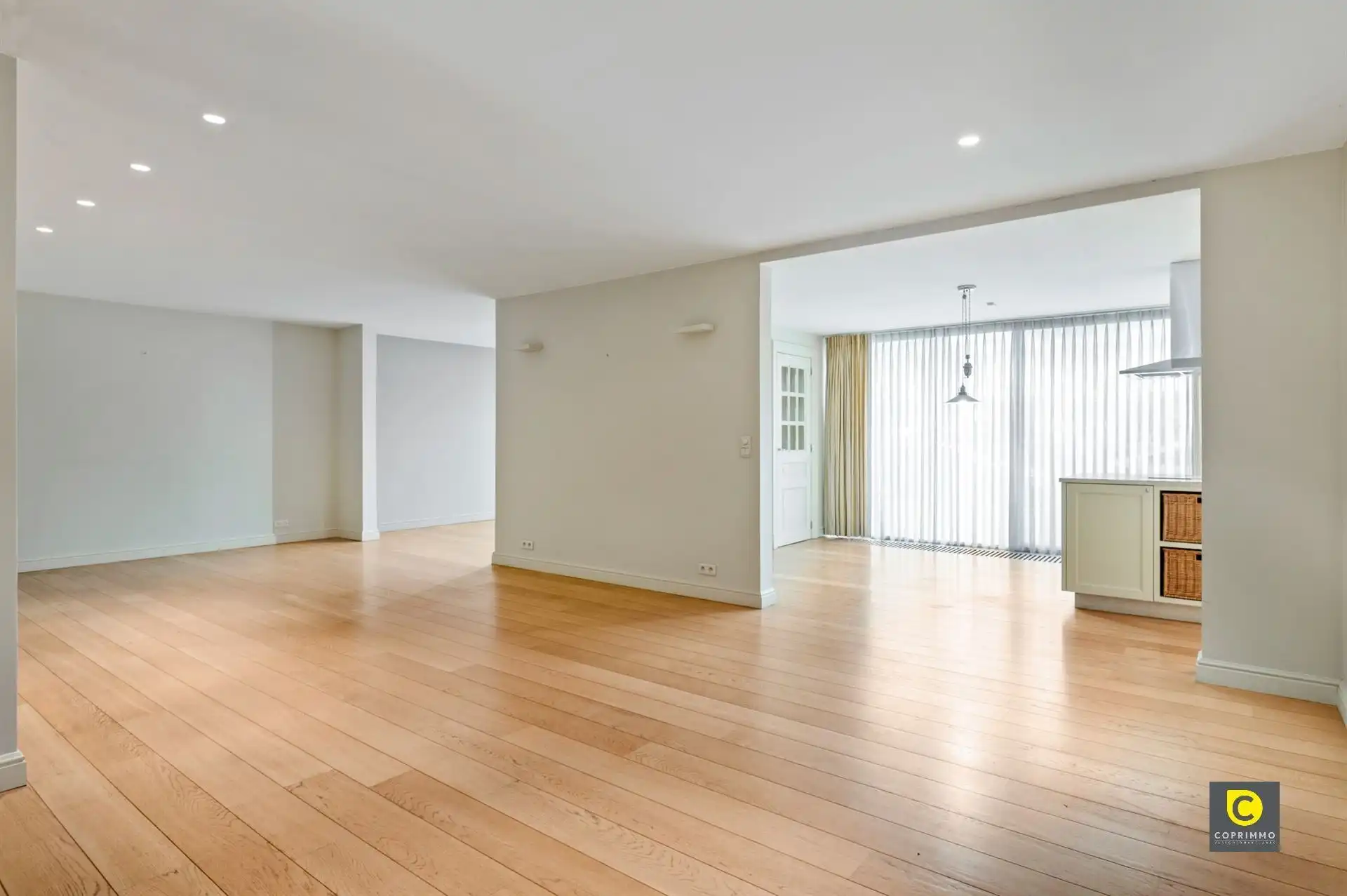 Uitzonderlijk ruim gelijkvloers app foto {{pictureIndex}}