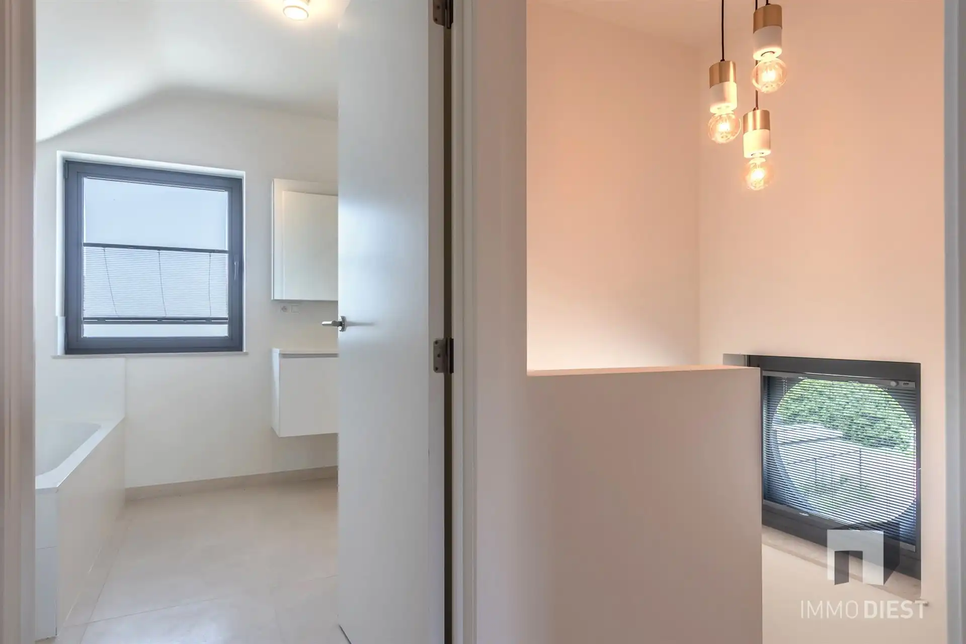 Luxe woning met 4 slaapkamers, 2 badkamers, garage en zonnige tuin foto 25