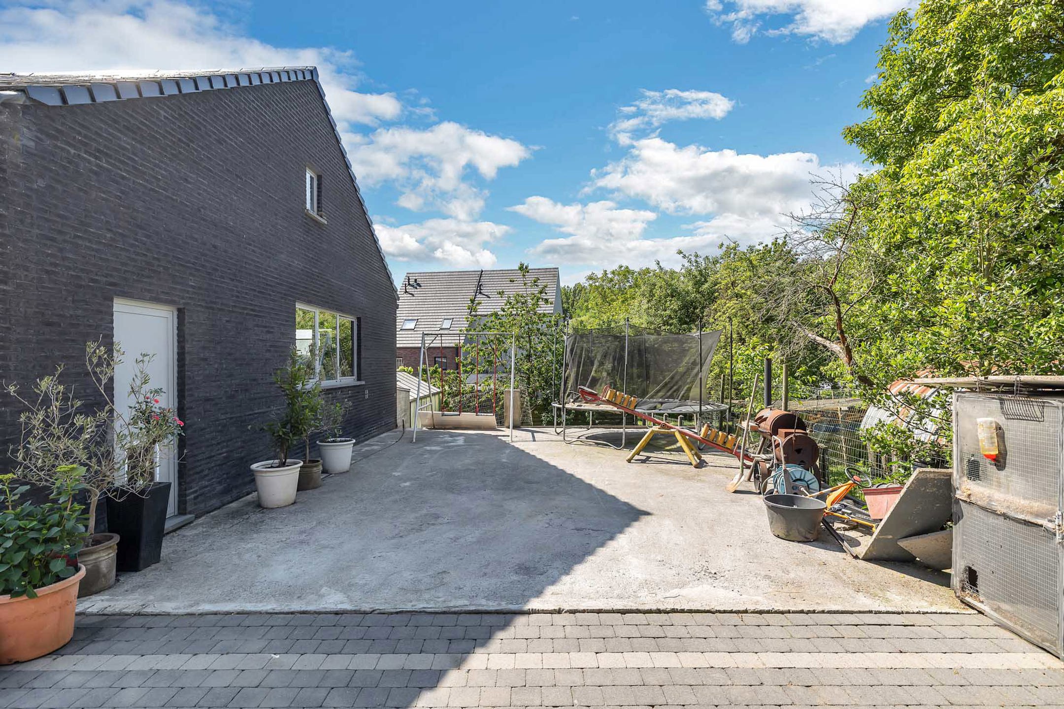 Instapklare woning met ruime opslagplaats/garage en tuin foto 26