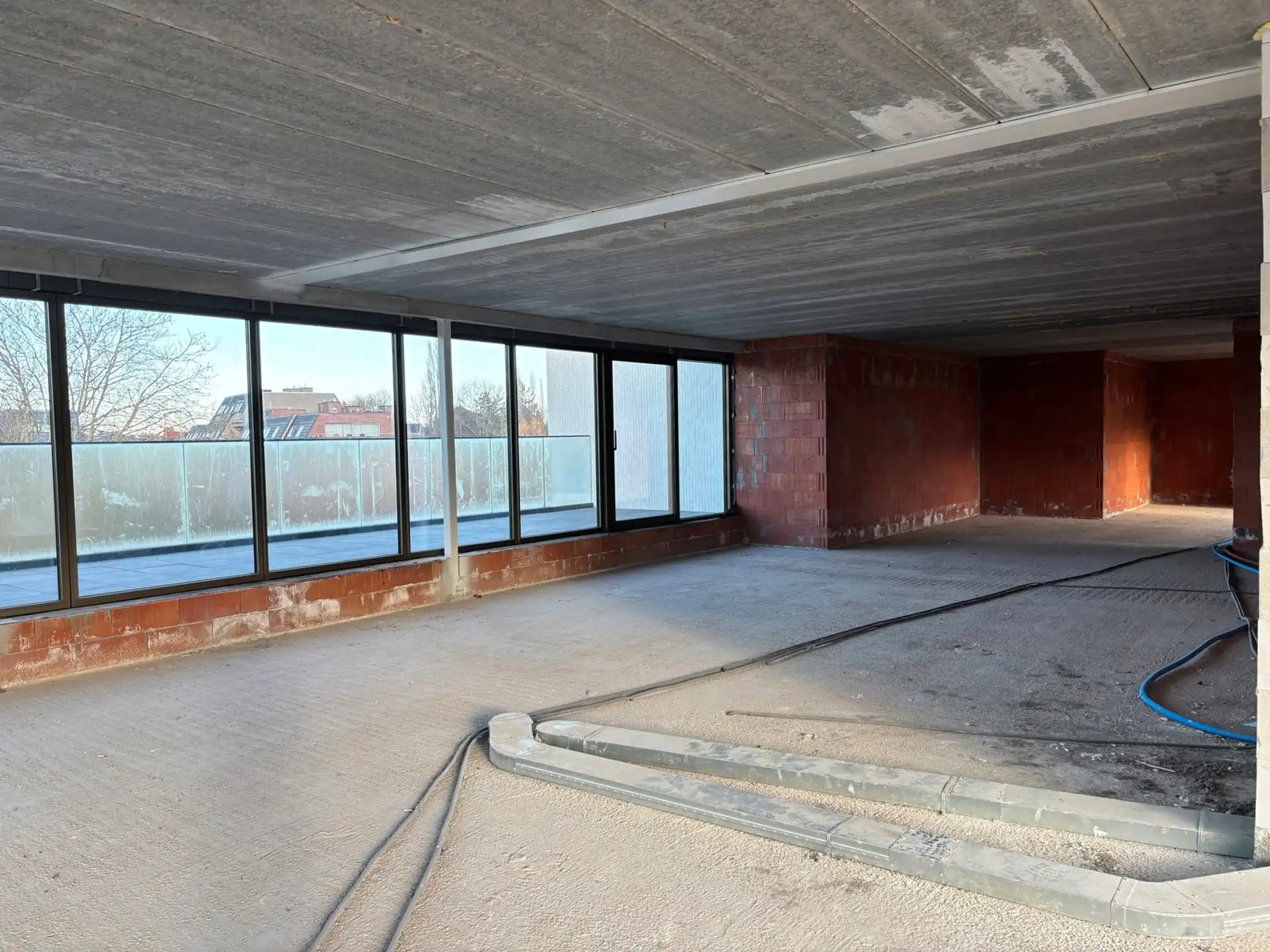 Rooftop horecagelegenheid met veel lichtinval foto 2
