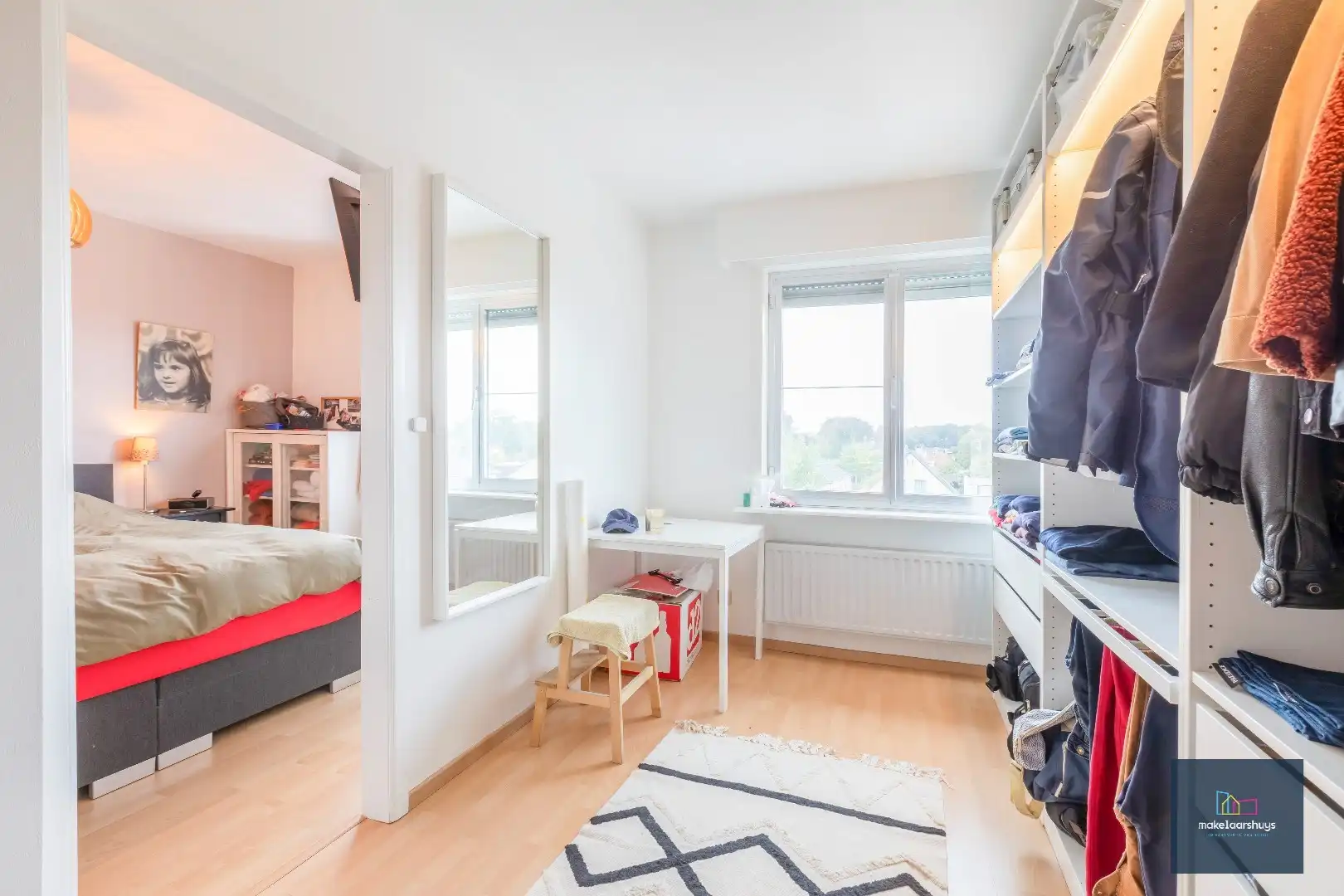 Heel ruime instapklare woning in rij  met zonneterras en 2 staanplaatsen foto 23