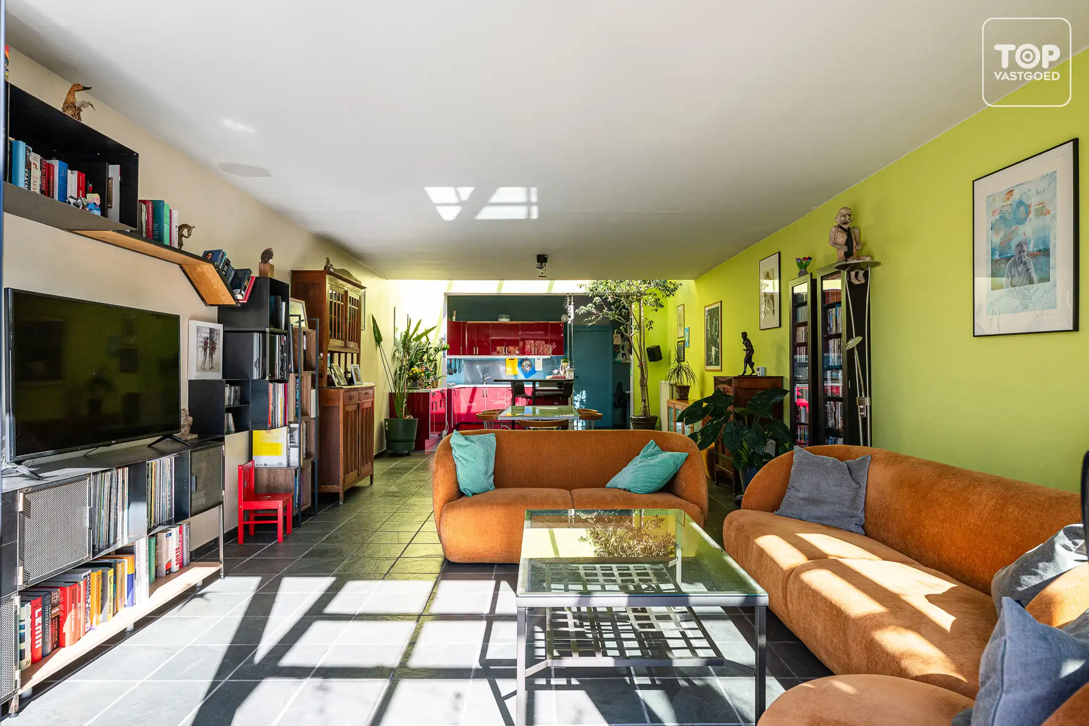 Instapklare woning met 4 slaapkamers, garage en prachtige tuin.  foto 3