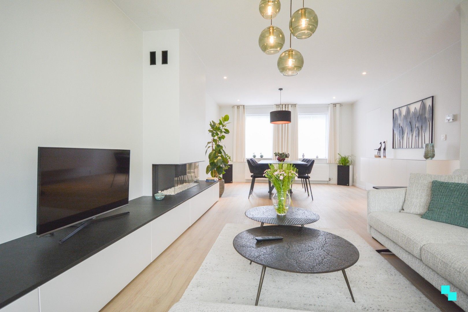 Smaakvol gerenoveerde woning met garage achteraan te Roeselare foto 9