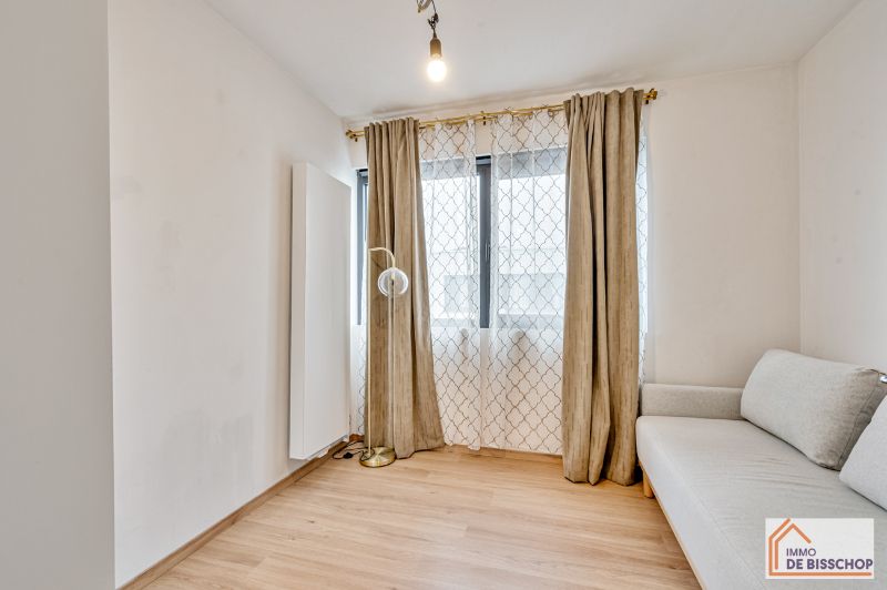 Recente, instapklare woning met groot terras en garage foto 8