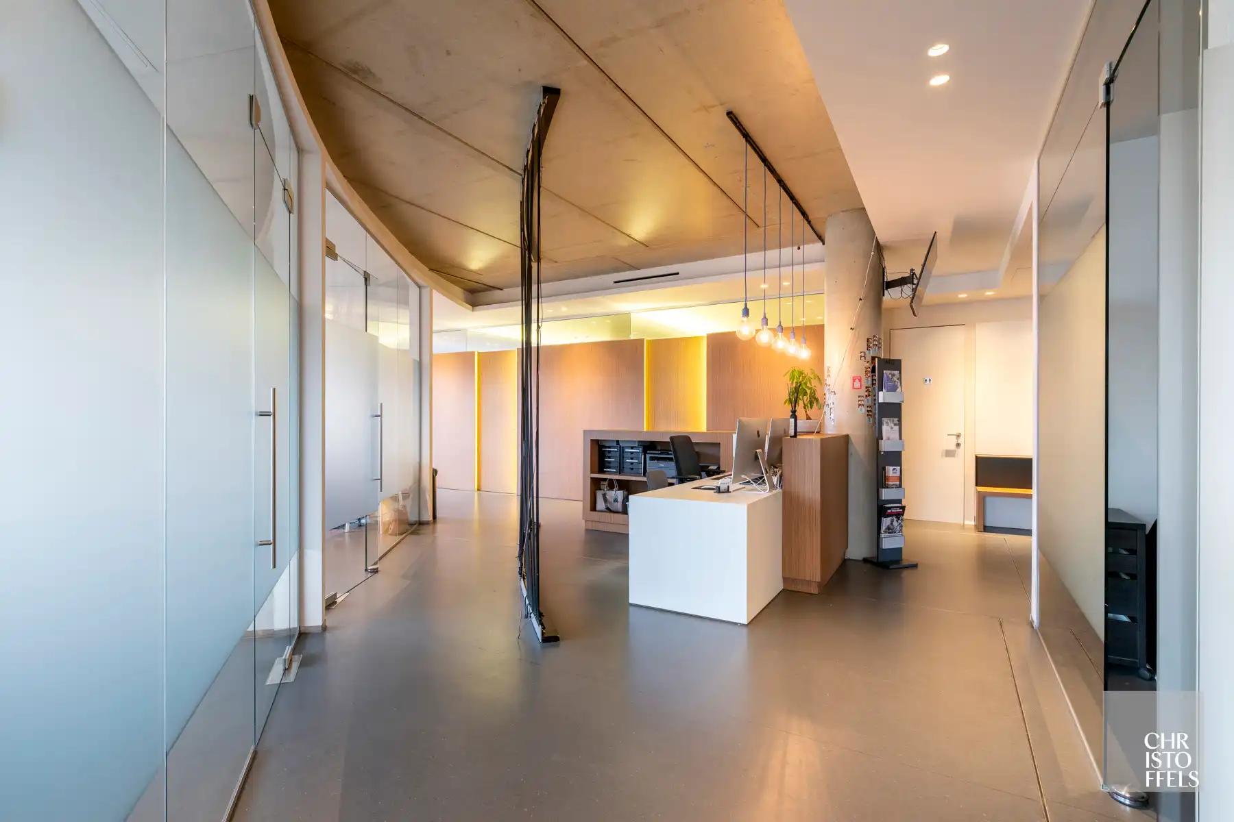 Moderne kantoor/praktijk- ruimte (221m²)  in het iconische Botta-gebouw, centraal gelegen te Genk foto 6