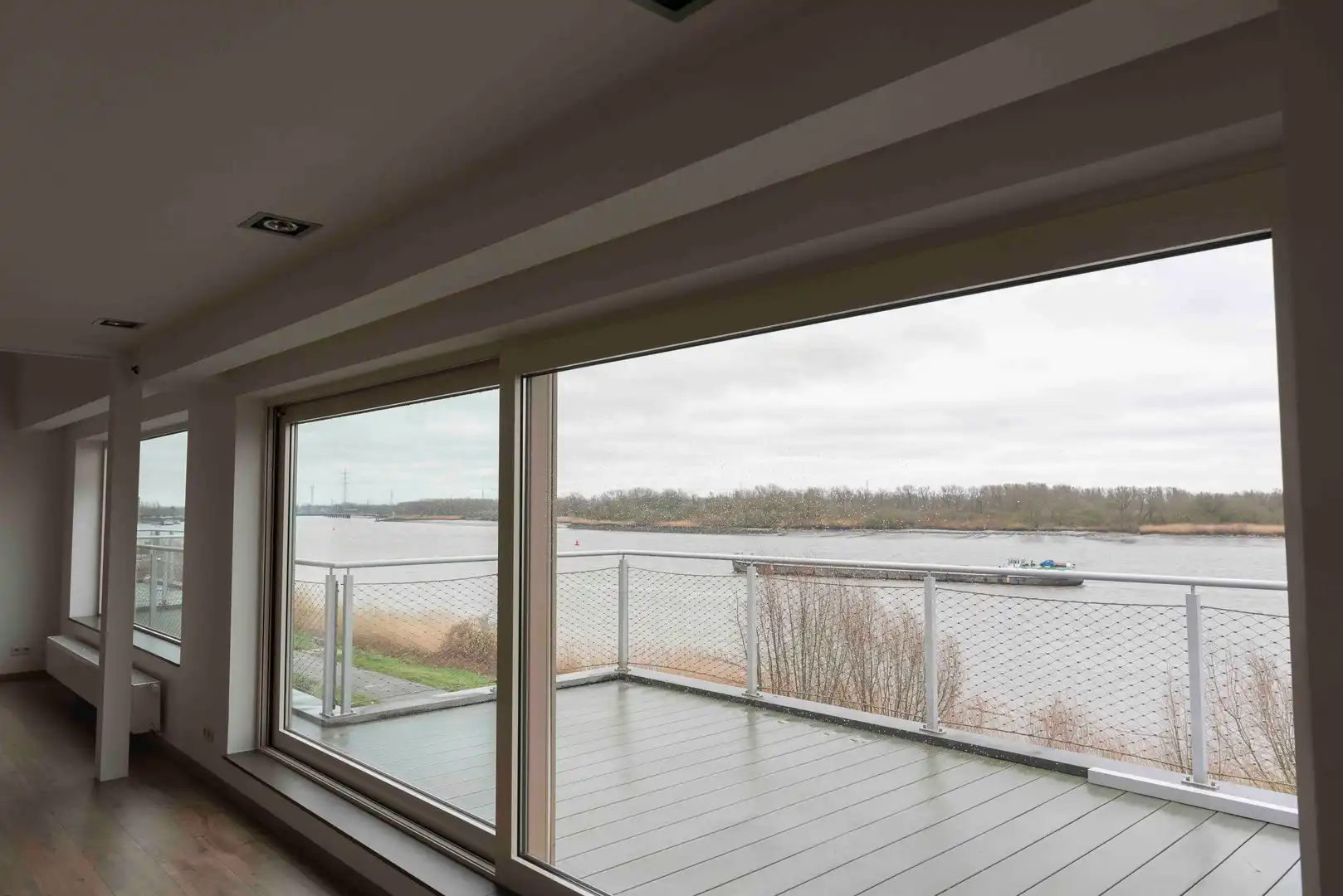 Exclusief dakappartement met uniek waterzicht, royale ruimtes en uitzonderlijk grote garage! foto 25