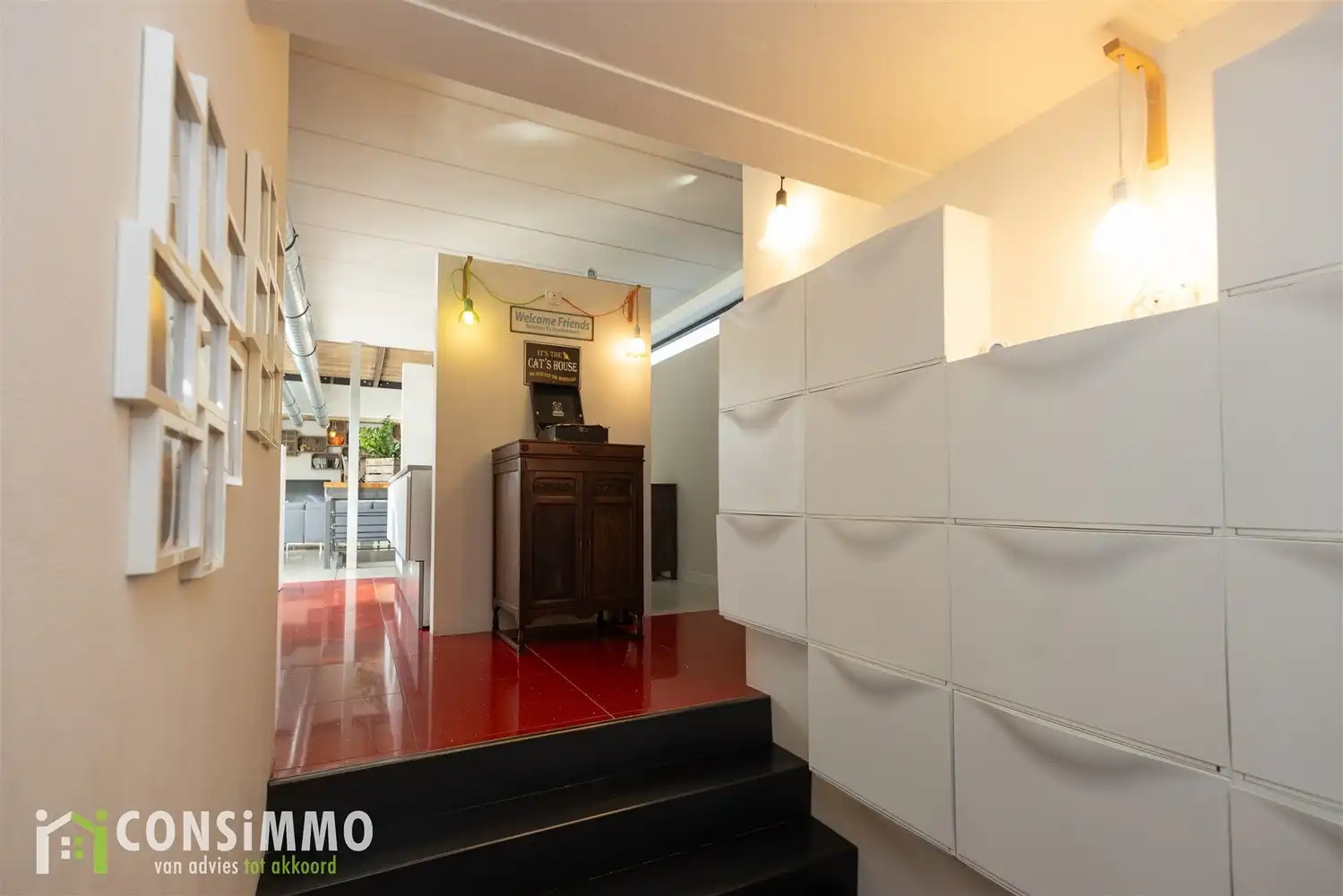 Unieke woning met industrieel-landelijke stijl in een rustige woonwijk van Genk foto 7