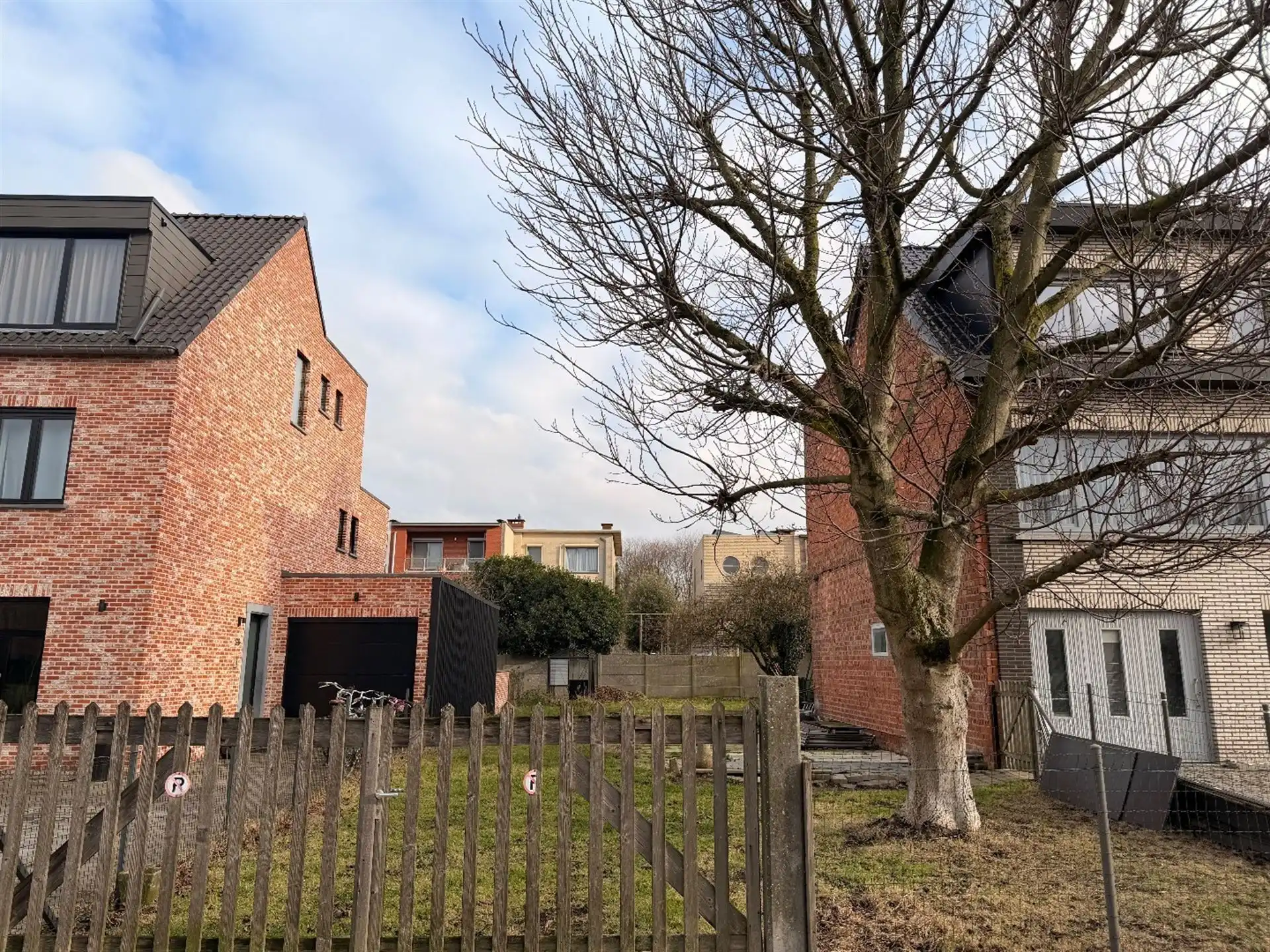 Bouwgrond van 297 m² voor een halfopen bebouwing! foto 2