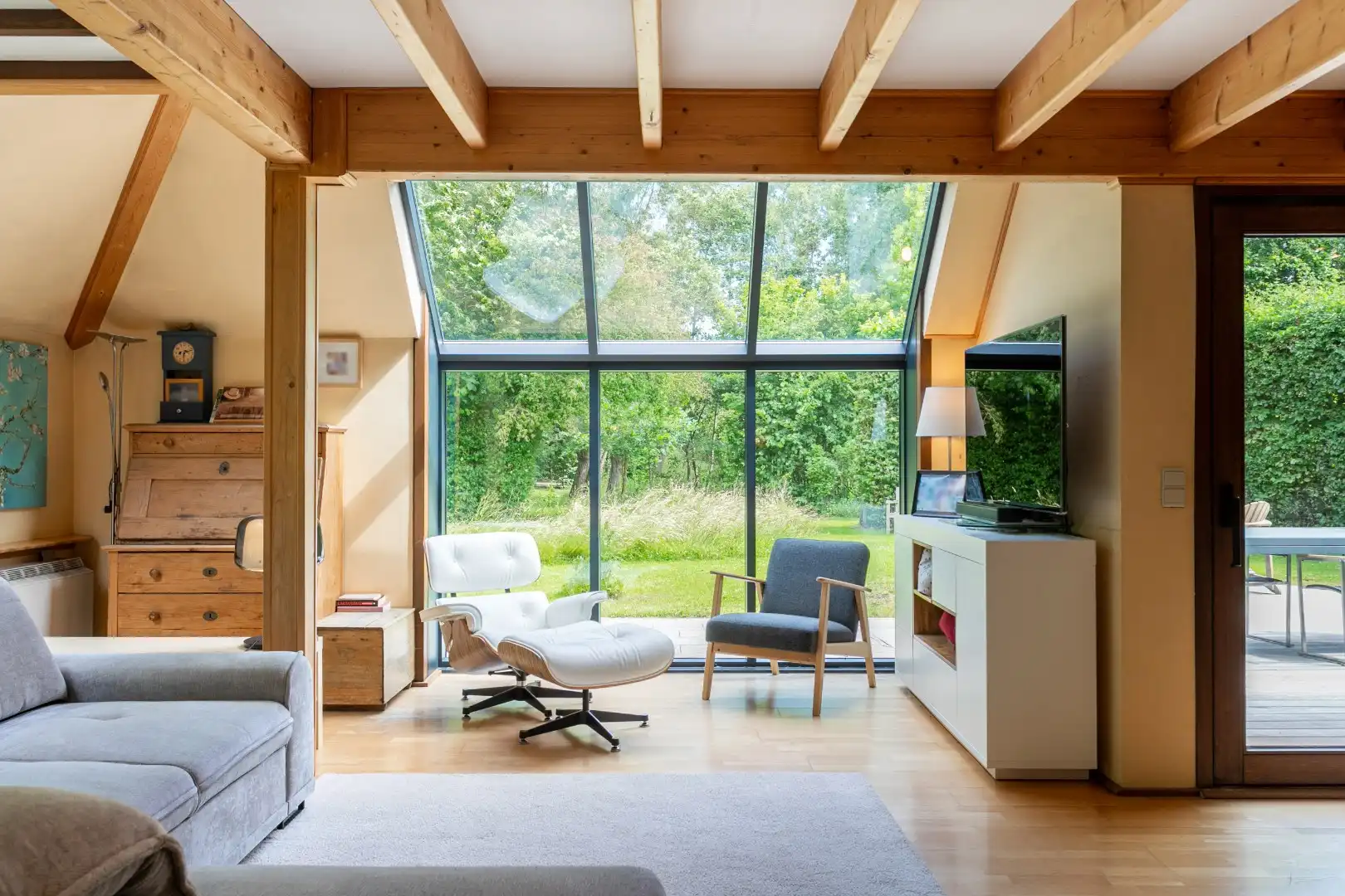 Ruime woning gelegen in een groene omgeving foto 8
