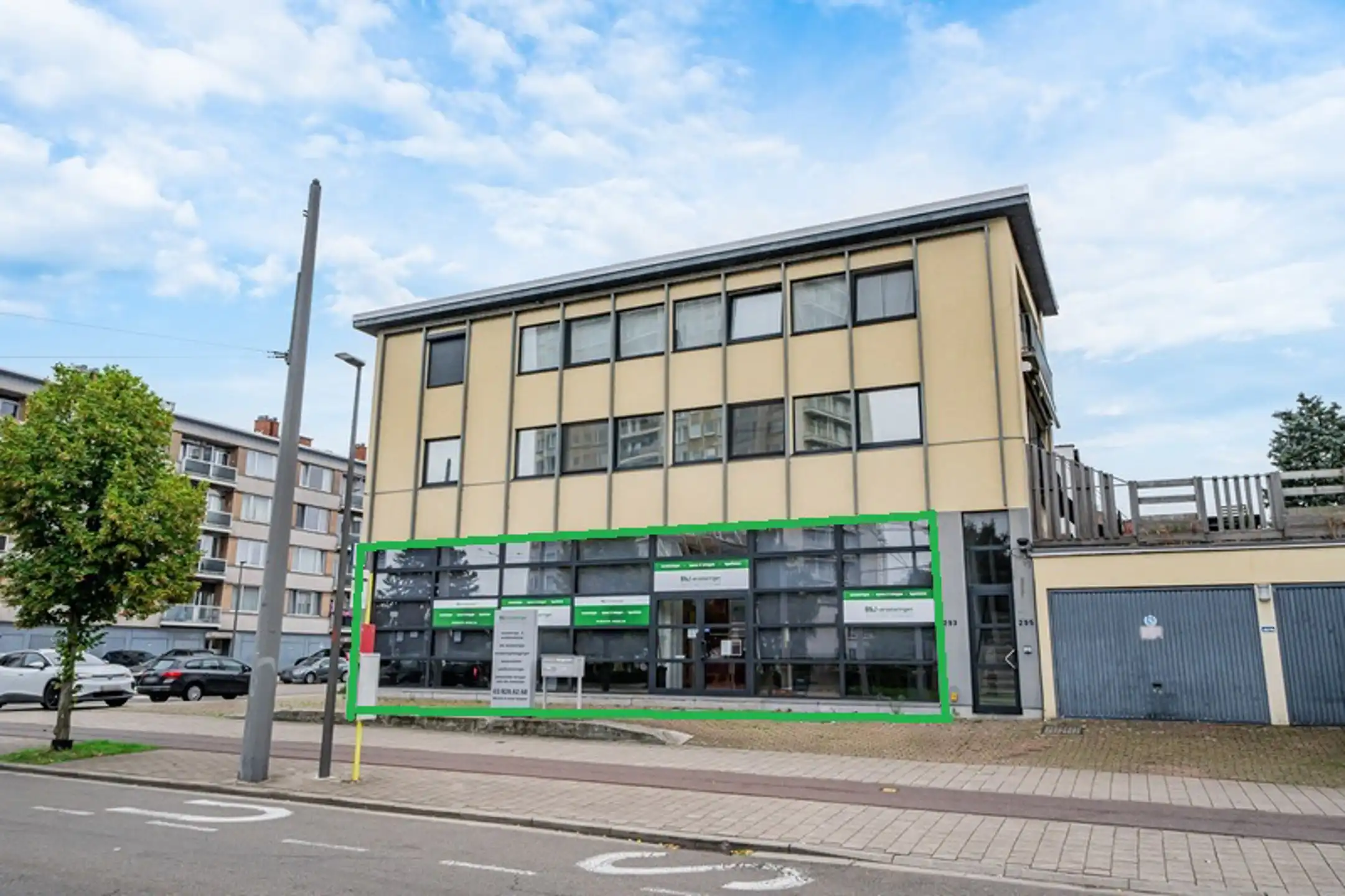 Gunstig gelegen handels-/kantoorruimte met 5 parkings foto 9