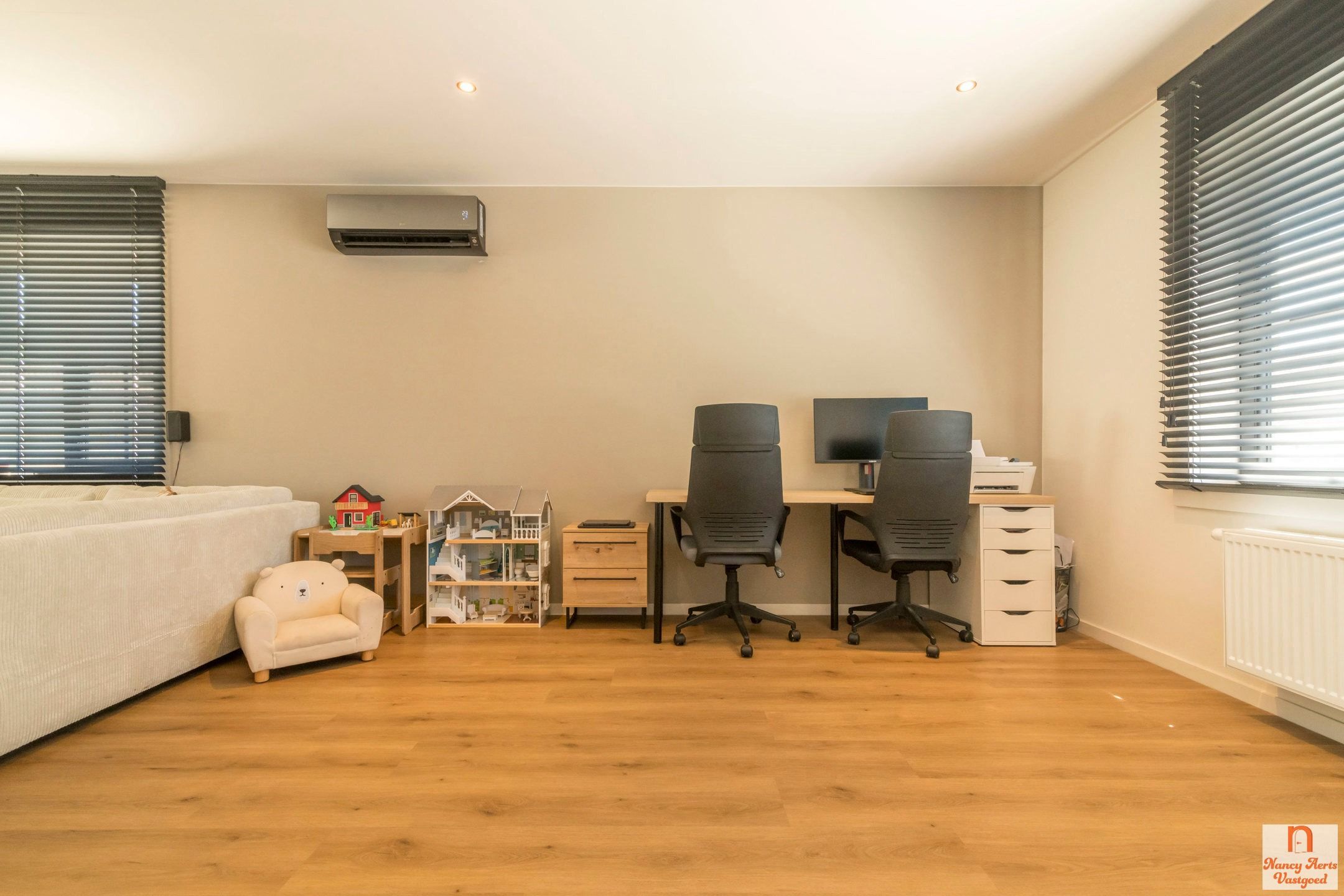 Volledig gerenoveerde woning met bijbouw en grote tuin foto 14