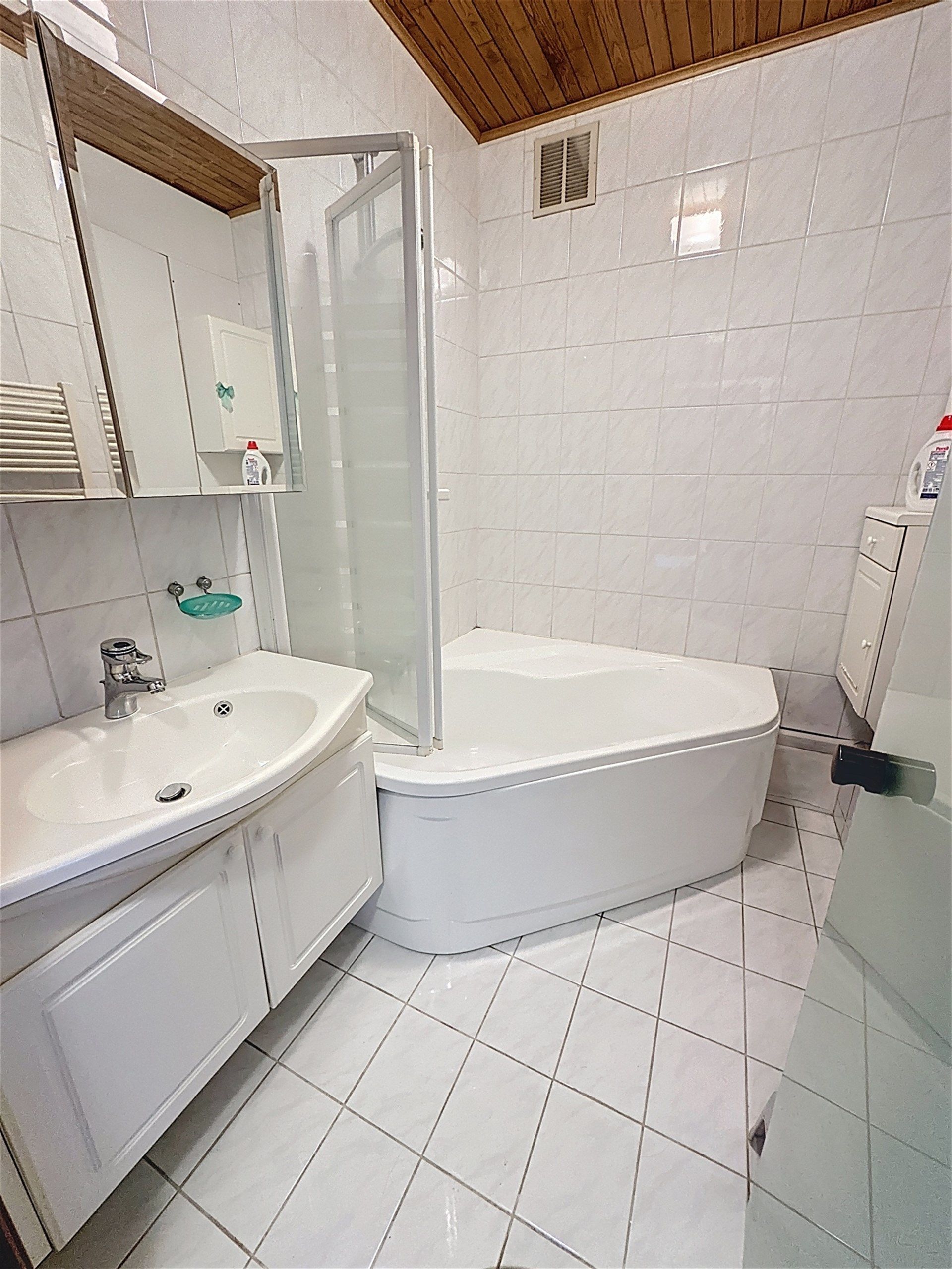 Gezellig appartement met één slaapkamer en privé tuin foto 12