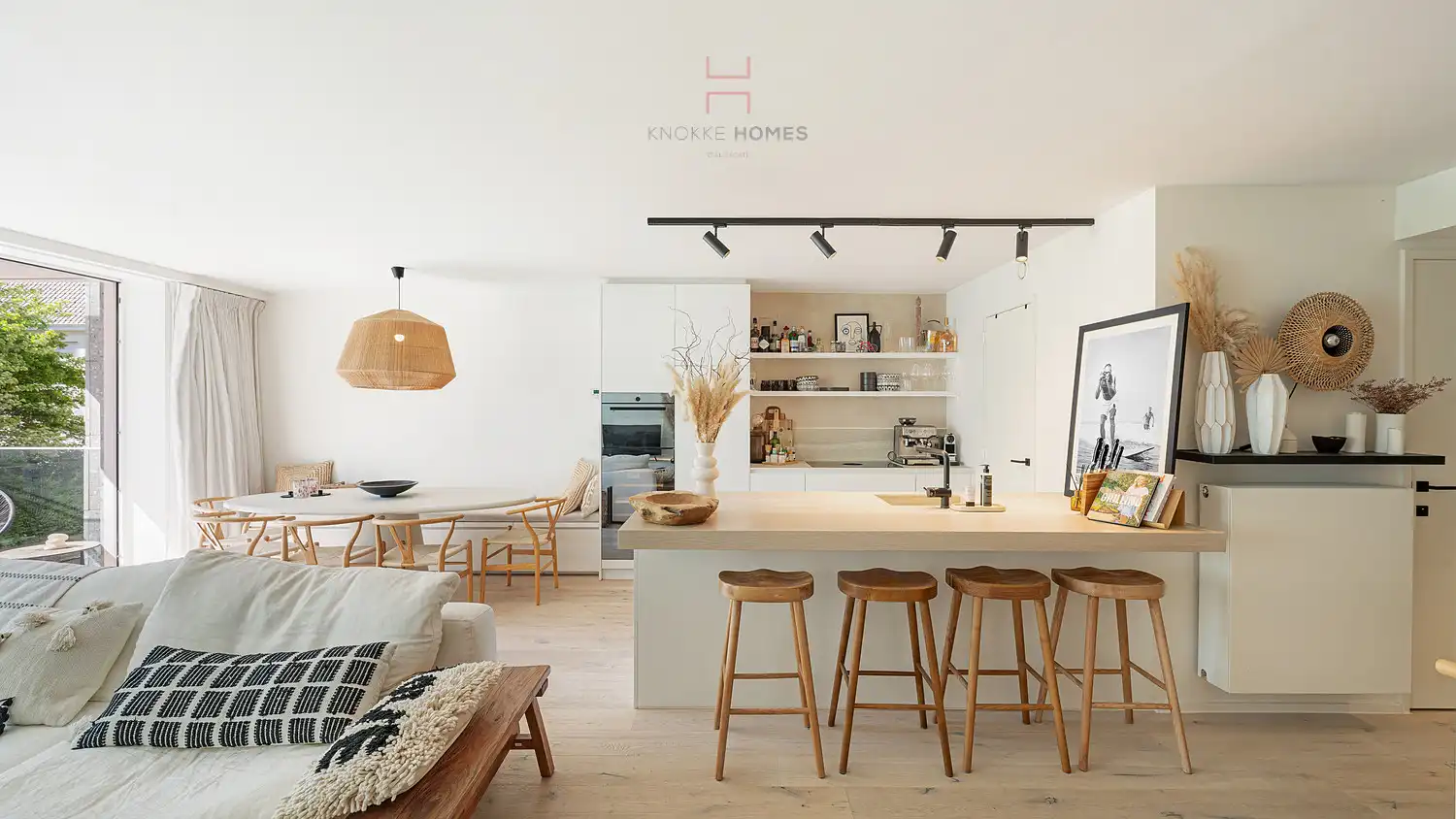 Bijzonder smaakvol ingericht luxe-appartement met ruim Zuidgericht terras vlakbij de zeedijk in Duinbergen foto 5