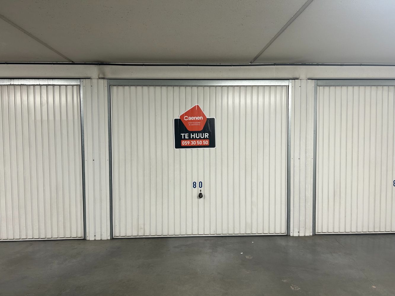 Ruime gesloten garagebox foto 4