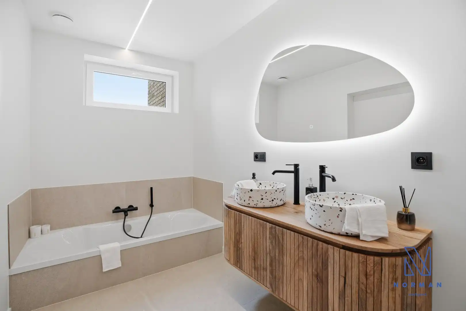 Instapklare, volledig gerenoveerde woning te koop met EPC A, uitgerust met zonnepanelen, drie slaapkamers en een aangelegde tuin. foto 13