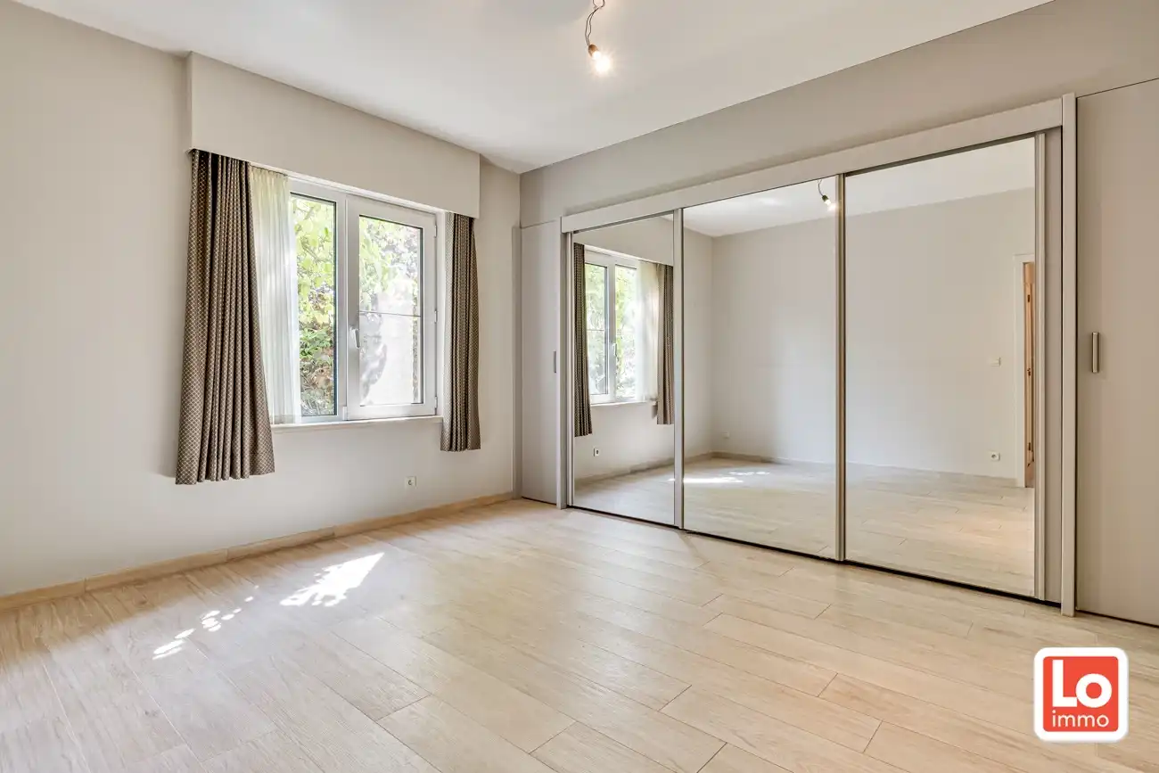 Degelijke open (kangoeroe)woning met inpandige garage en gezellige zuidwest georiënteerde tuin op een rustige locatie nabij het centrum van Lochristi! foto 14