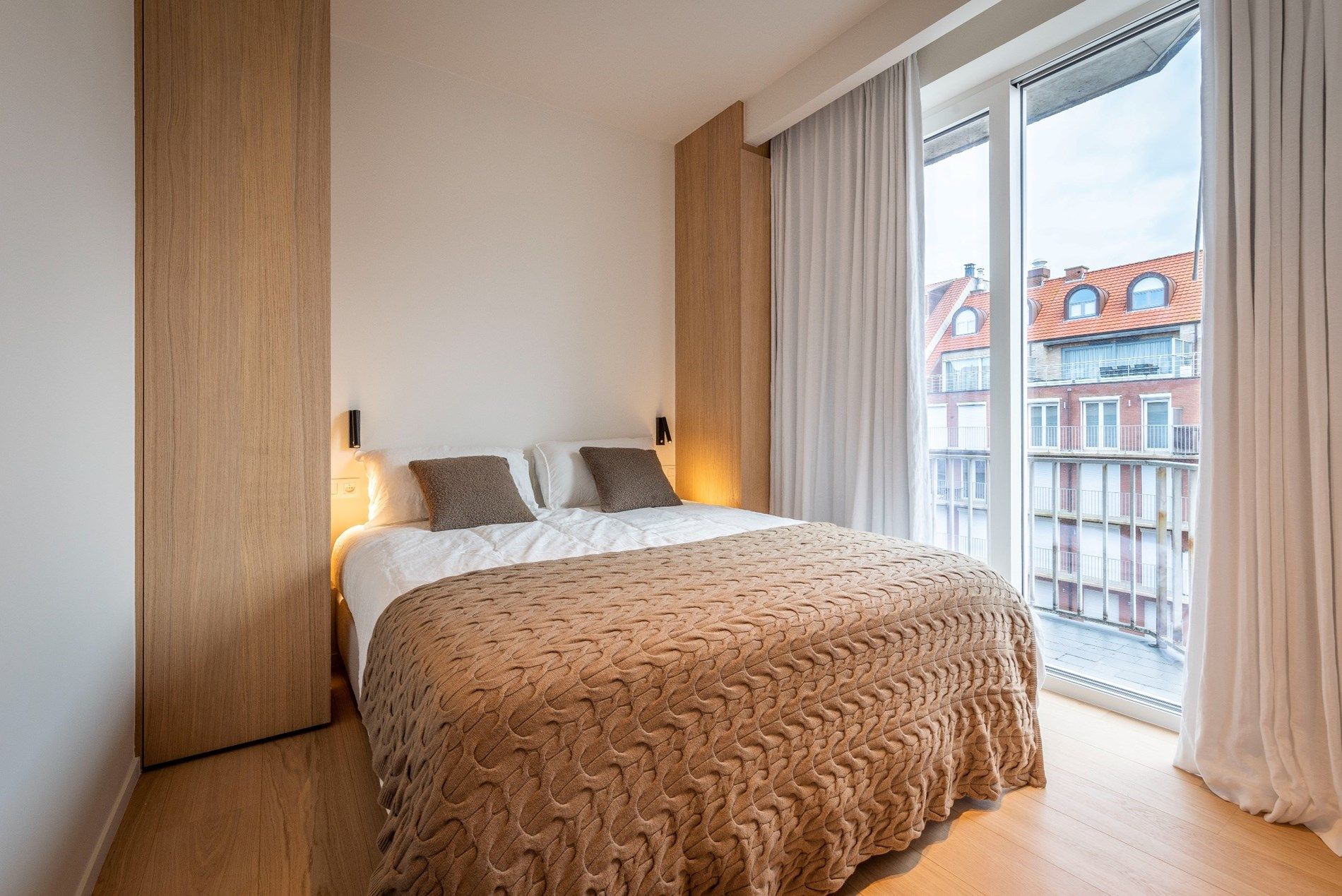 Prachtig gerenoveerd appartement met 2 slaapkamers en  open zicht over de Koningslaan te Knokke foto 14