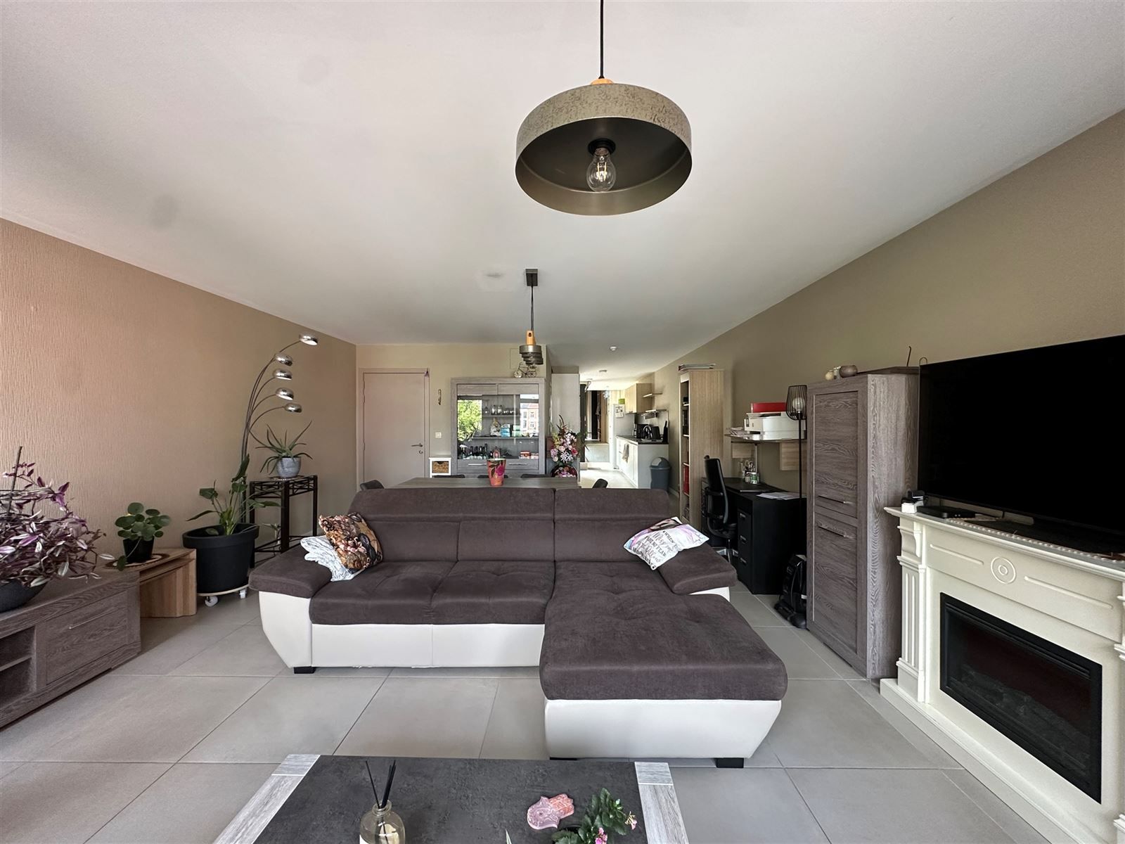 Volledig gerenoveerd appartement in hartje Geraardsbergen! foto {{pictureIndex}}