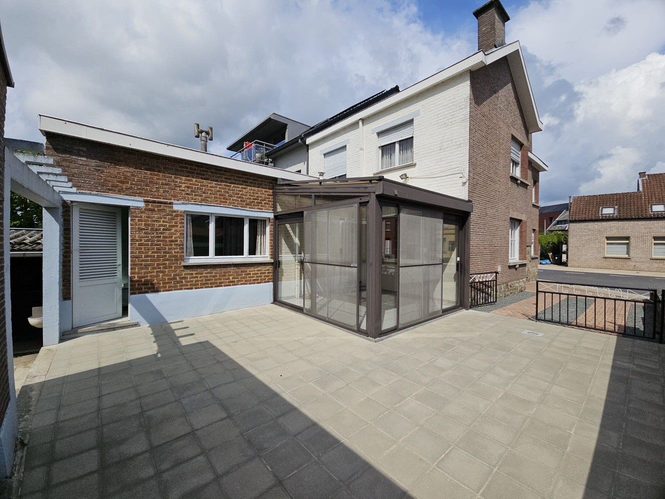 Karaktervolle driegevelwoning met tuin en garage foto 5