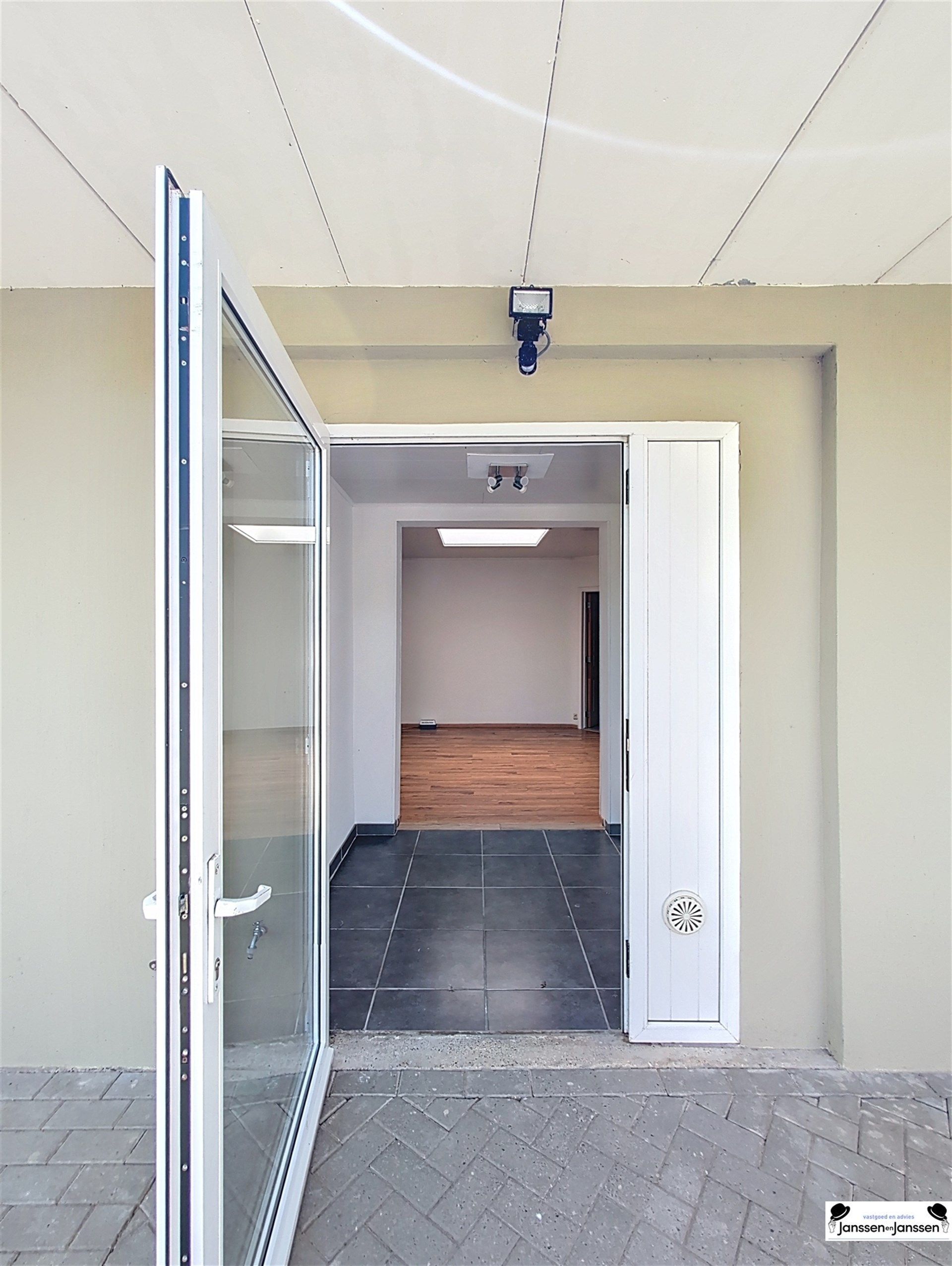 Rustgevende Bungalow - Zon, Rust en Jouw Eigen Plekje foto 8