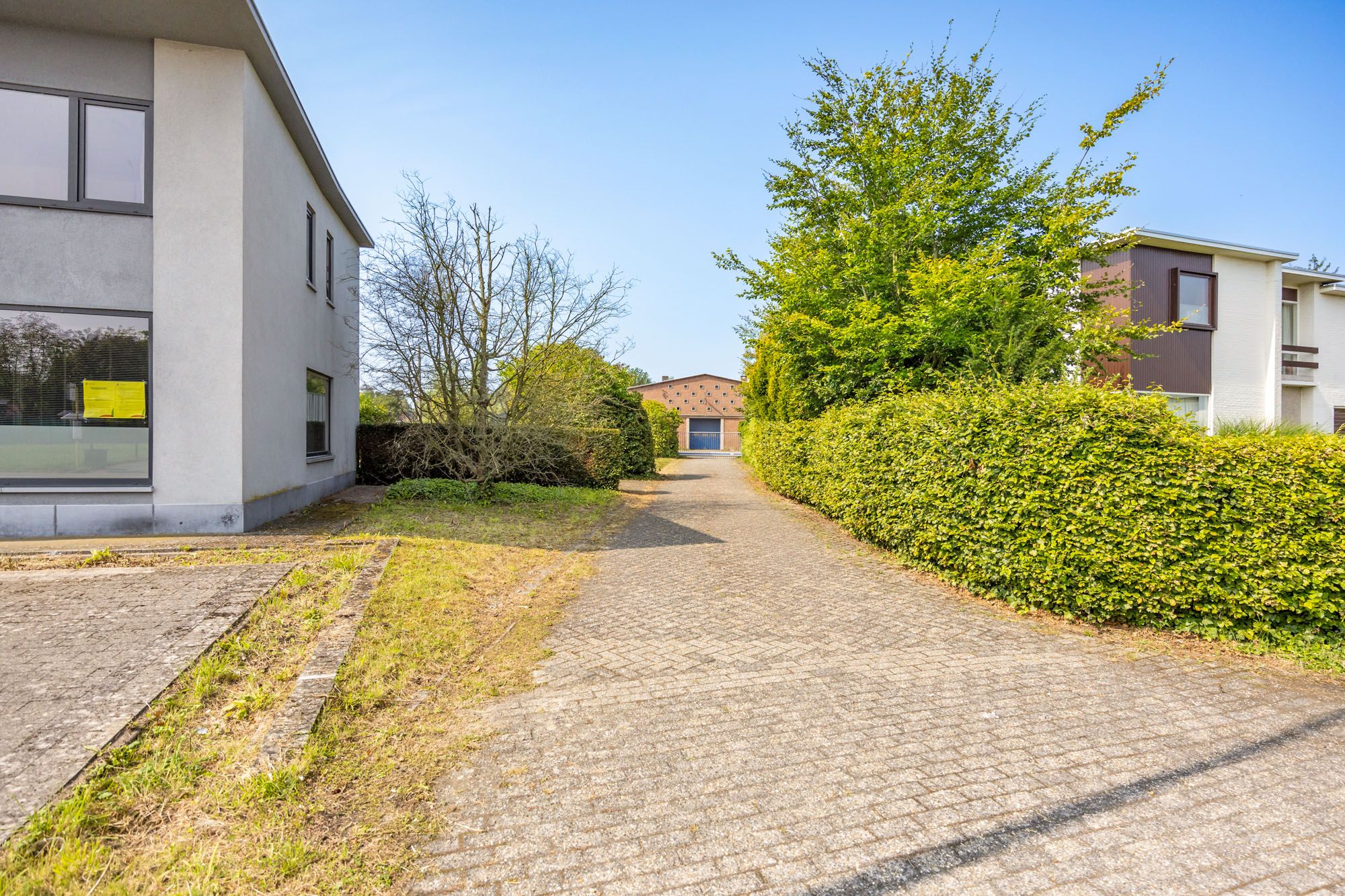 RUIME, WONING/KANTOOR MET VEEL PARKEERGELEGENHEID OP GUNSTIG PERCEEL VAN 6A 35CA IN HET HARTJE VAN HAMONT EN OP SLECHTS ENKELE MINUTEN VAN DE NEDERLANDSE GRENS! foto 9