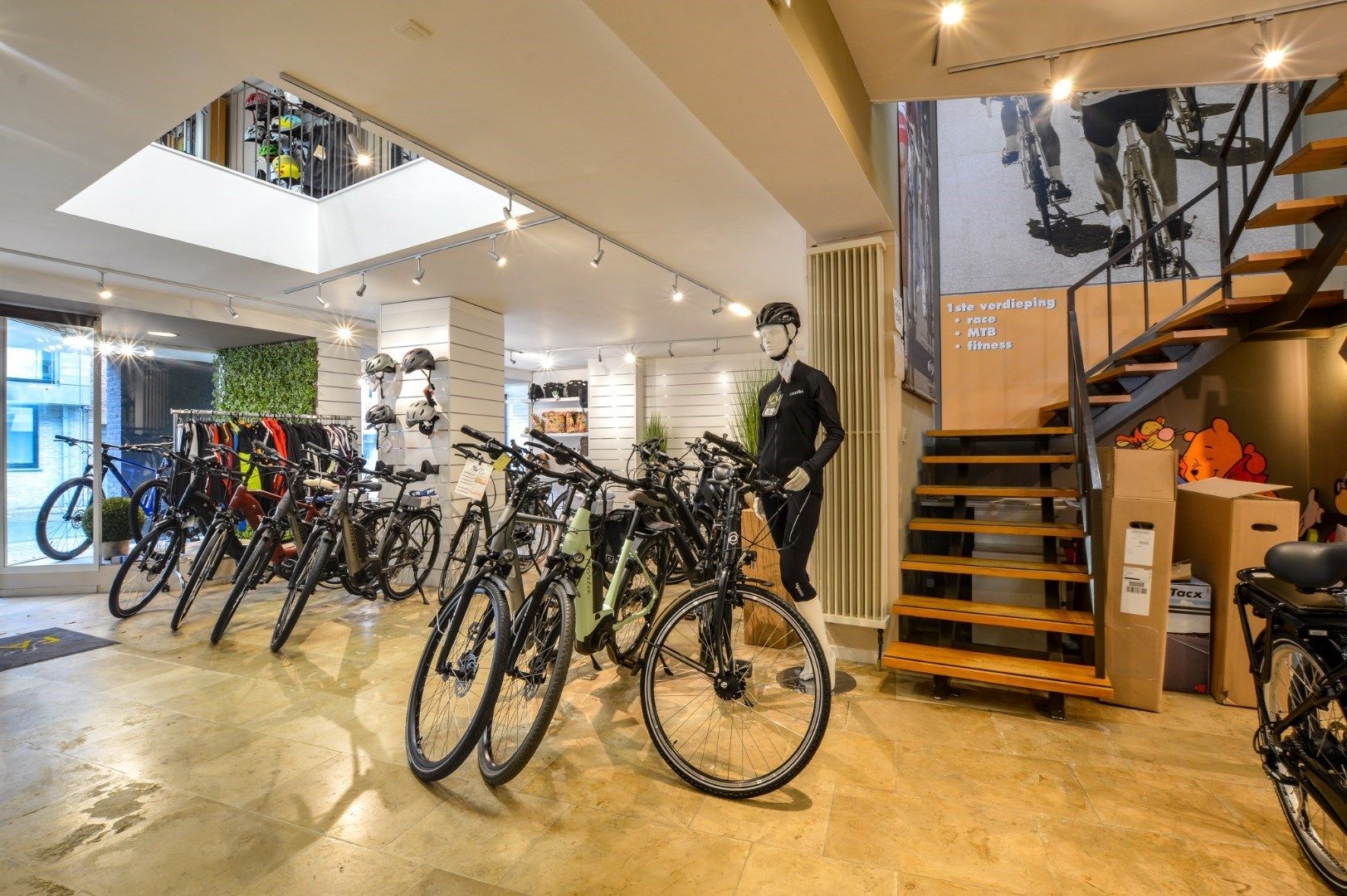 Ruime handelswoning in het centrum van Aartrijke foto 3