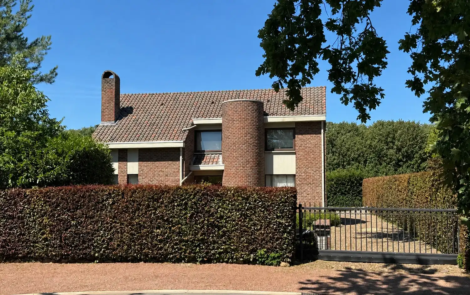 Royale gezinswoning met 4 slaapkamers op toplocatie, inclusief naastliggend perceel grond foto 23