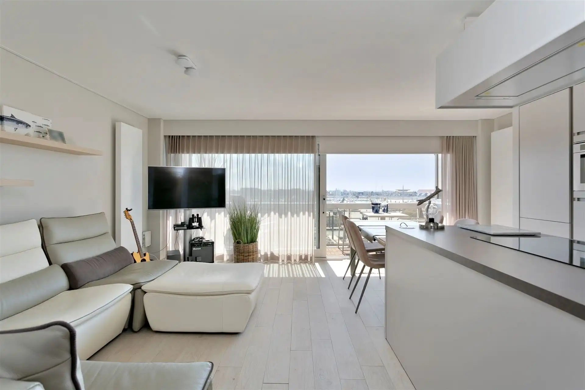 LUXUEUS / JACHTHAVEN foto 2