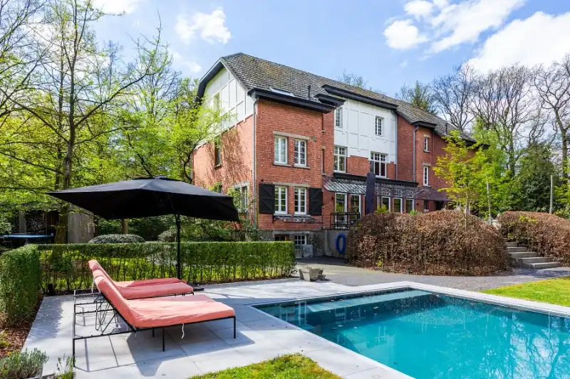 Unieke karaktervolle villa met parktuin, zwembad en een zee van ruimte,luxe alom! foto 4