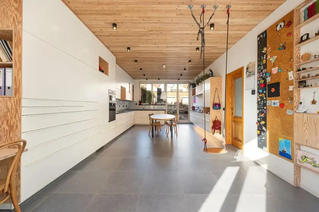 Ruime woning met dakterras en atelier foto 6