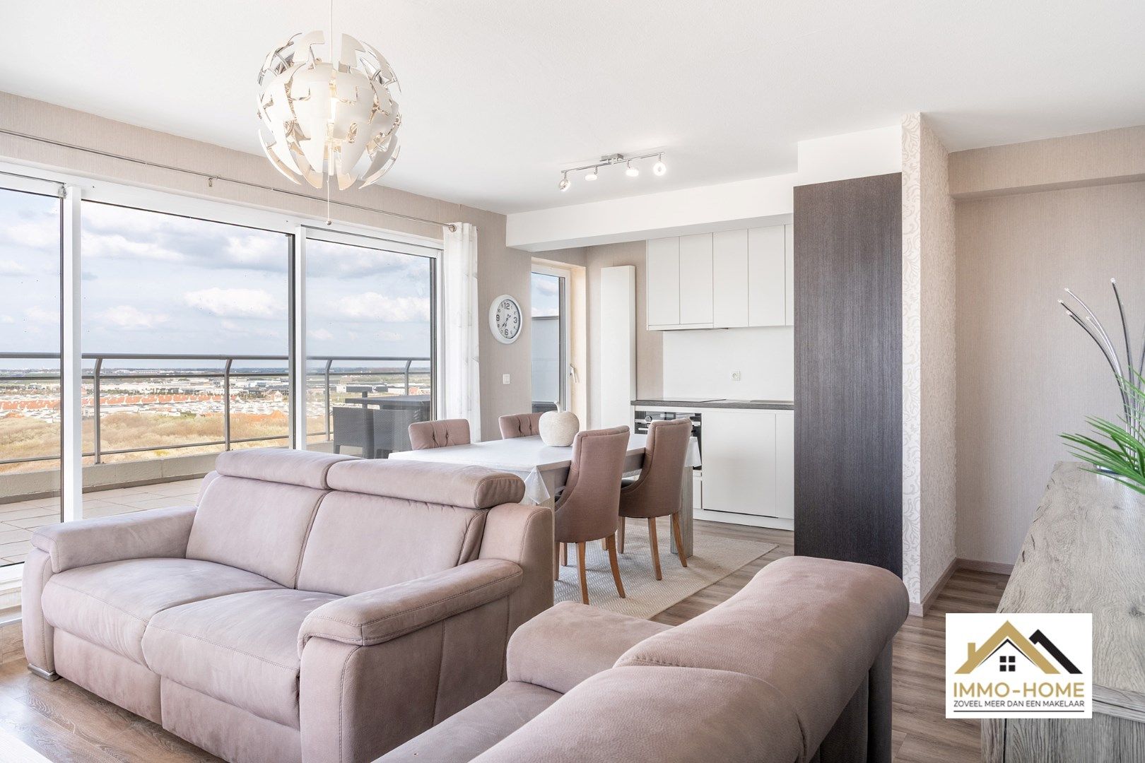 Prachtig hoekappartement met frontaal zeezicht foto 7
