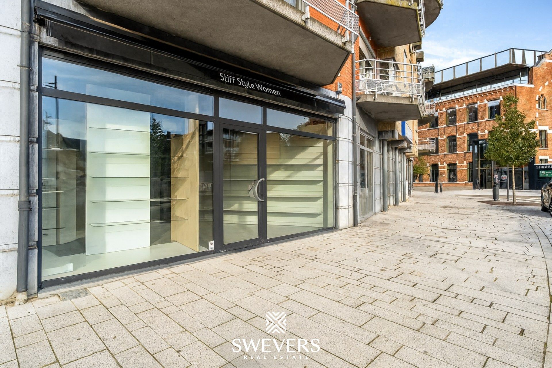 Modern handelspand in het centrum van Beringen met veel mogelijkheden  foto {{pictureIndex}}