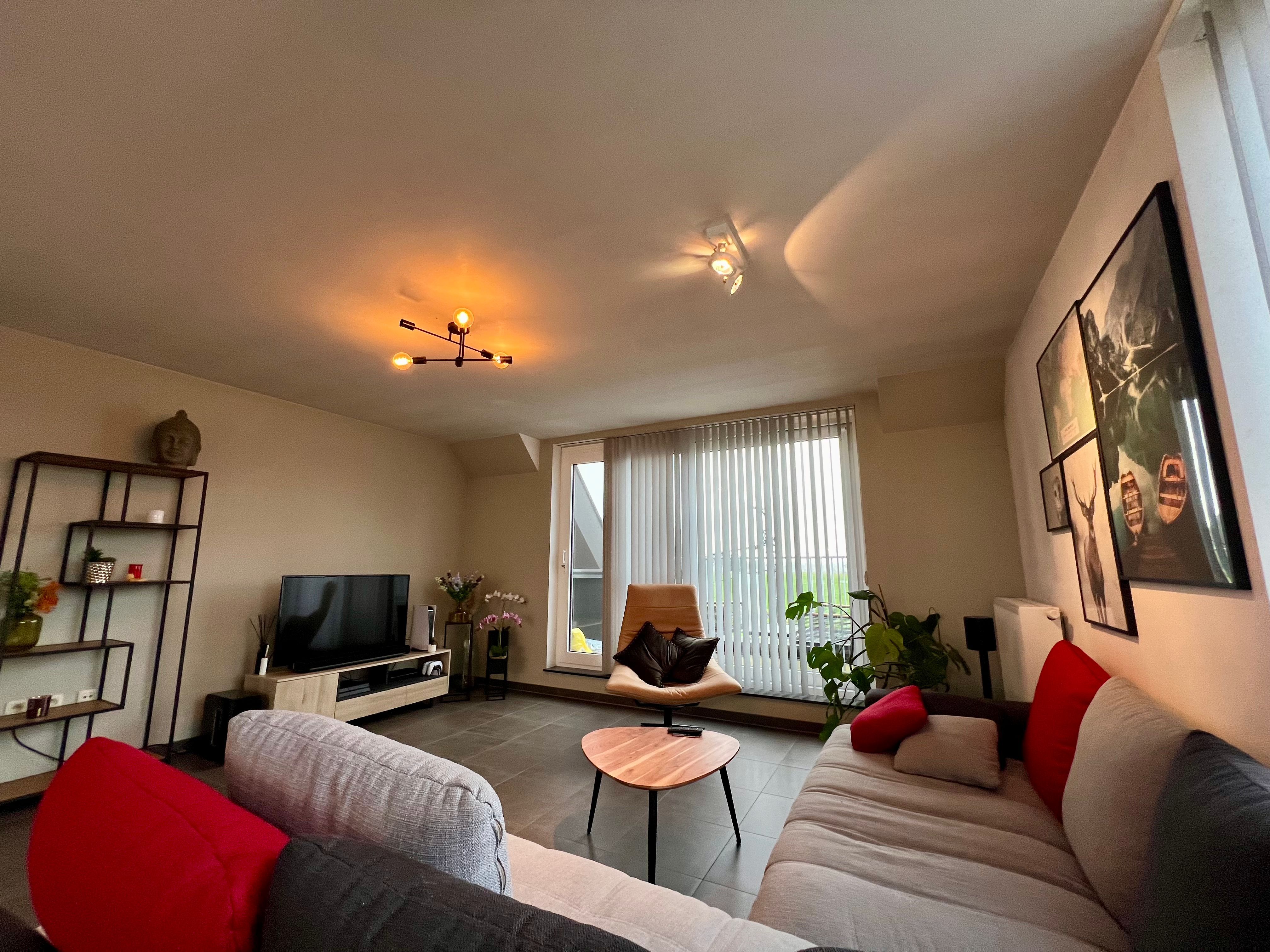 Ruim landelijk gelegen appartement met 2 autostaanplaatsen foto 2