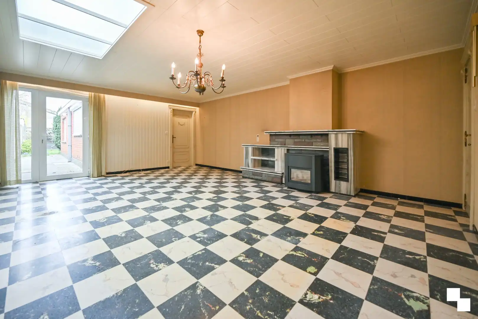 Centraal gelegen woonst met drie slaapkamers te Izegem foto 9